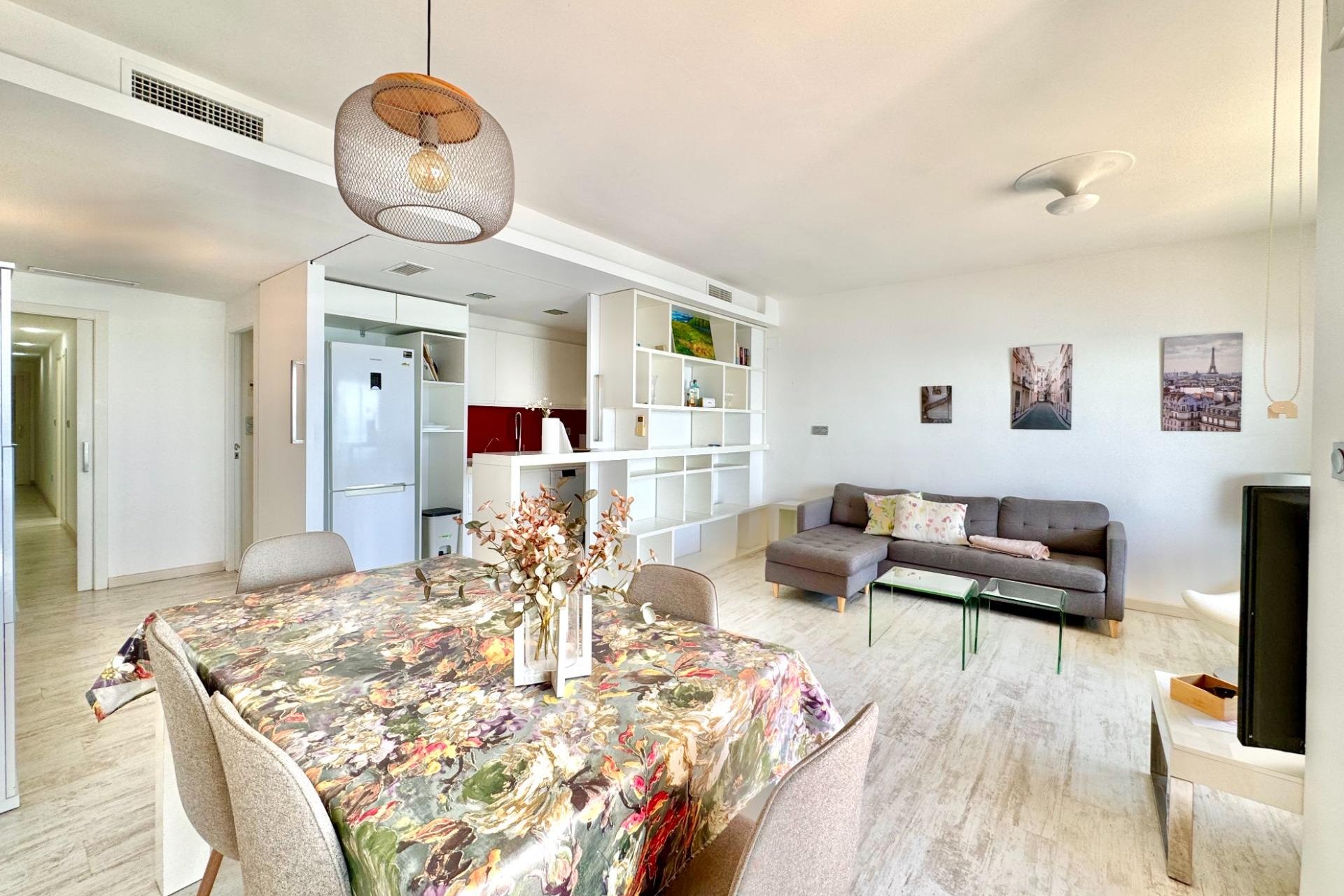 Revânzare - Apartament -
Torrevieja - Estacion De Autobuses