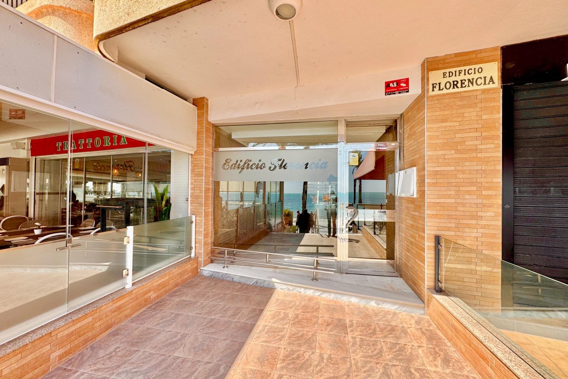 Revânzare - Apartament -
Torrevieja - Estacion De Autobuses