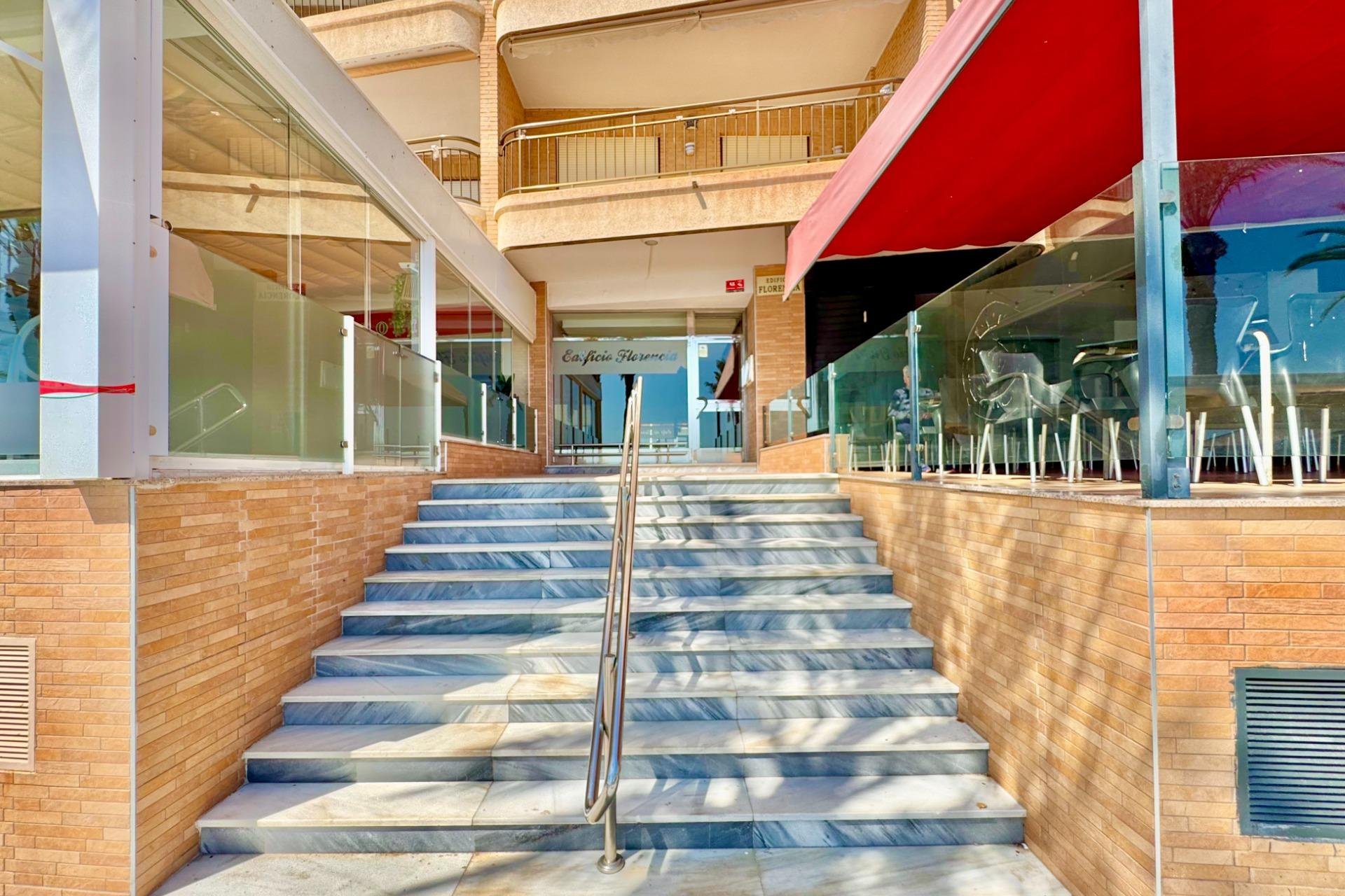 Revânzare - Apartament -
Torrevieja - Estacion De Autobuses