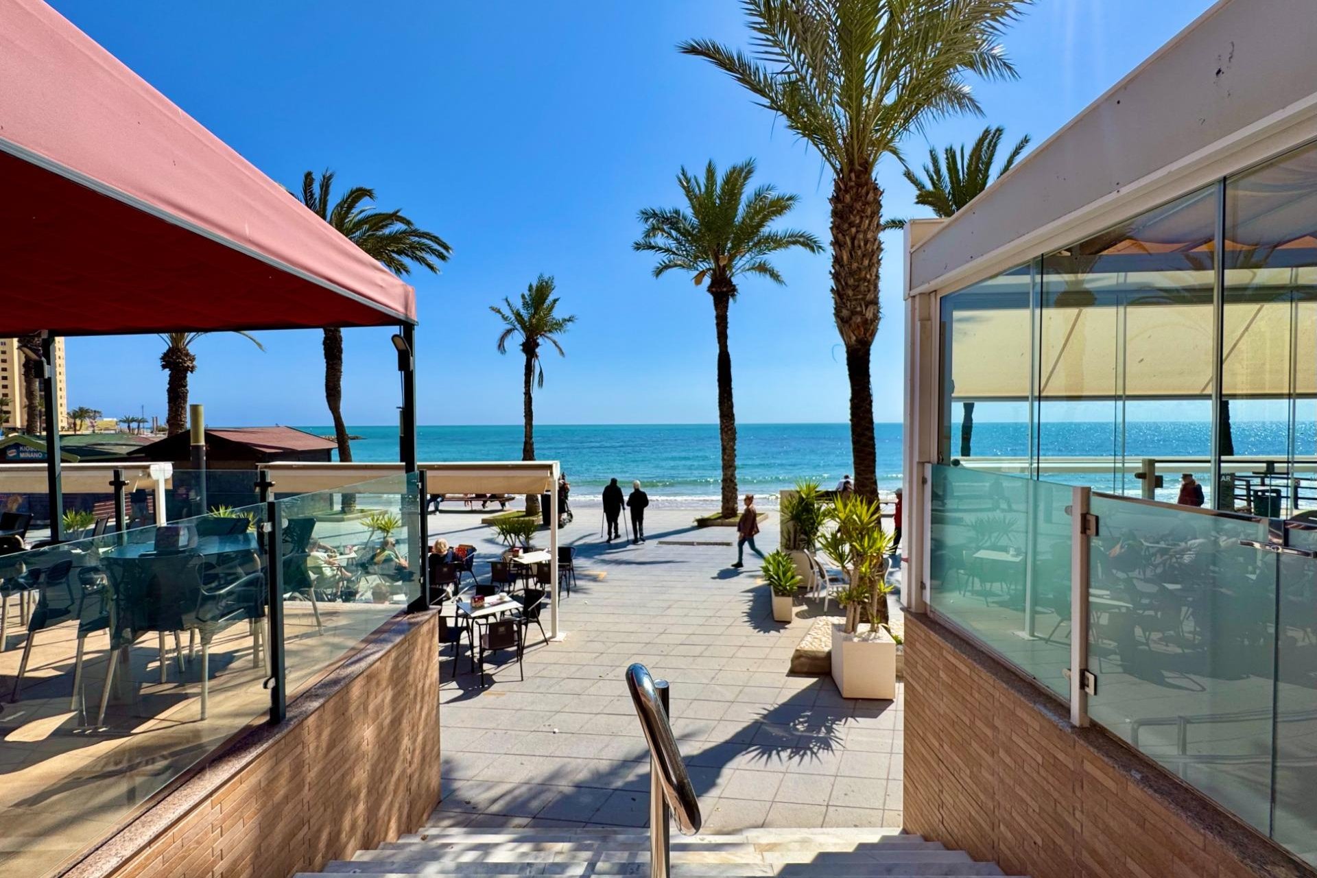 Revânzare - Apartament -
Torrevieja - Estacion De Autobuses