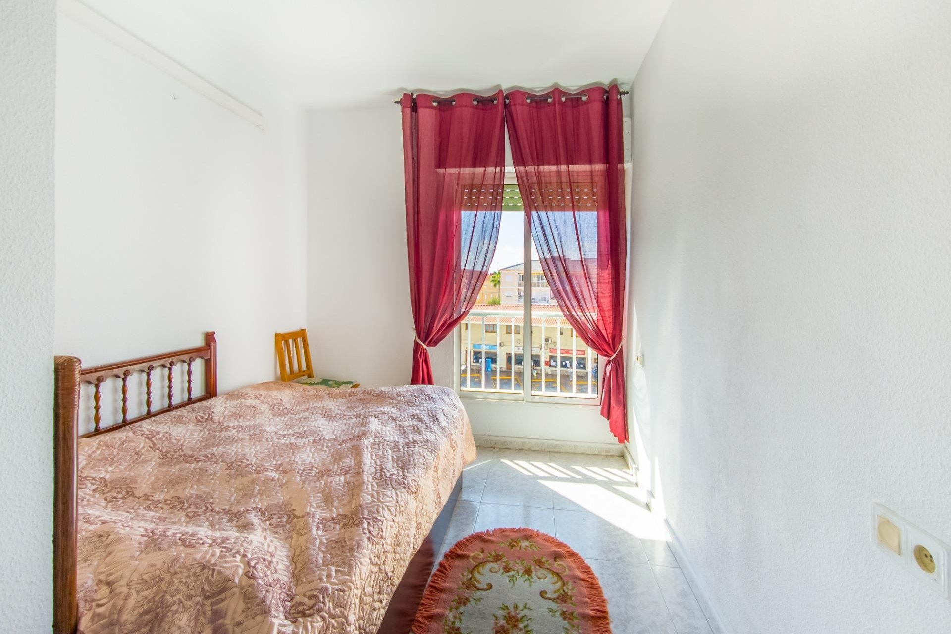 Revânzare - Apartament -
Torrevieja - Estacion De Autobuses