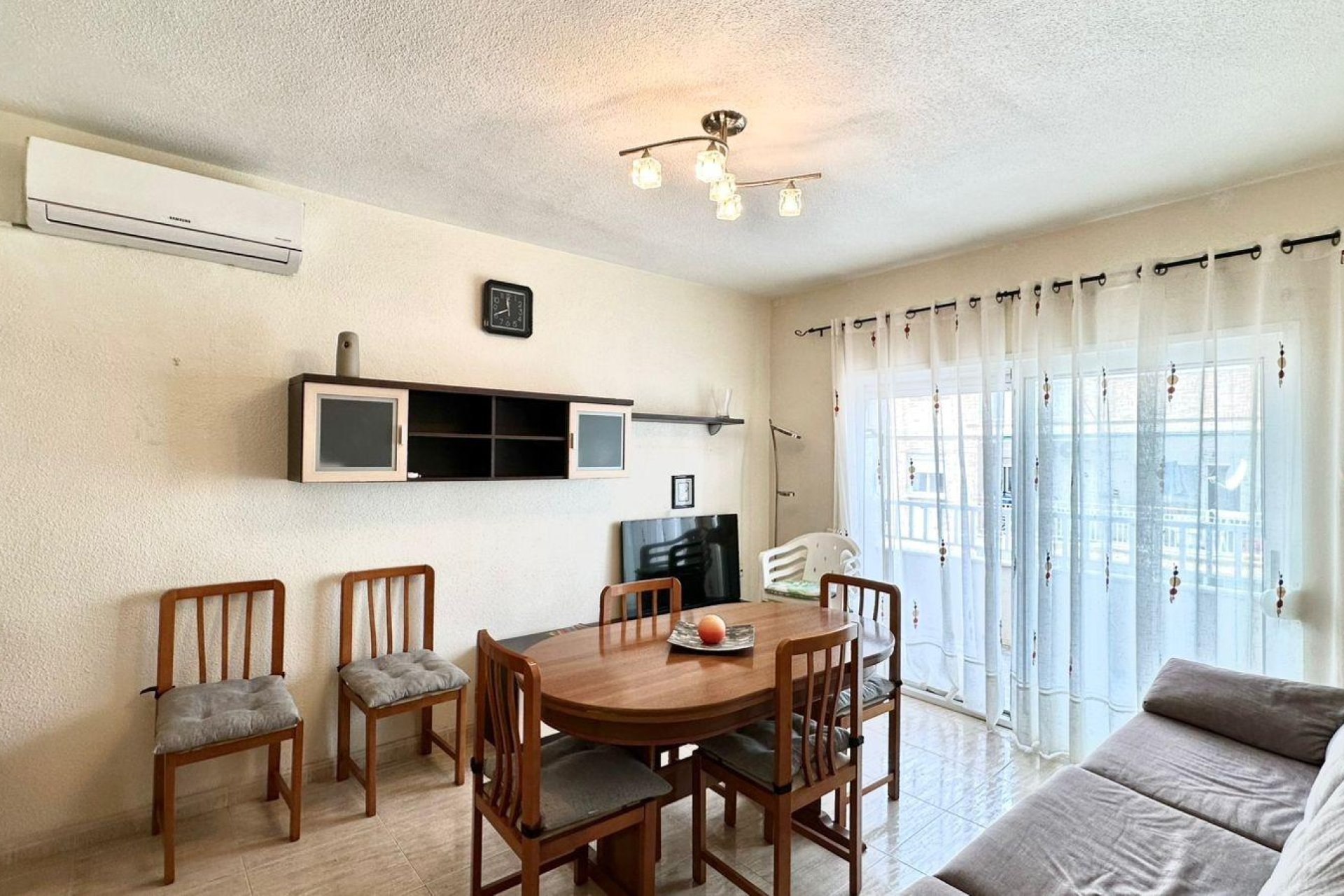 Revânzare - Apartament -
Torrevieja - Estacion De Autobuses