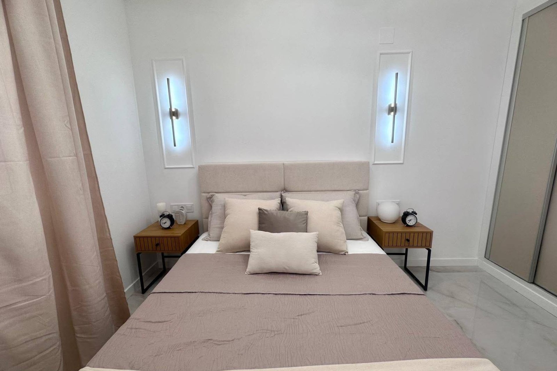 Revânzare - Apartament -
Torrevieja - Estacion De Autobuses