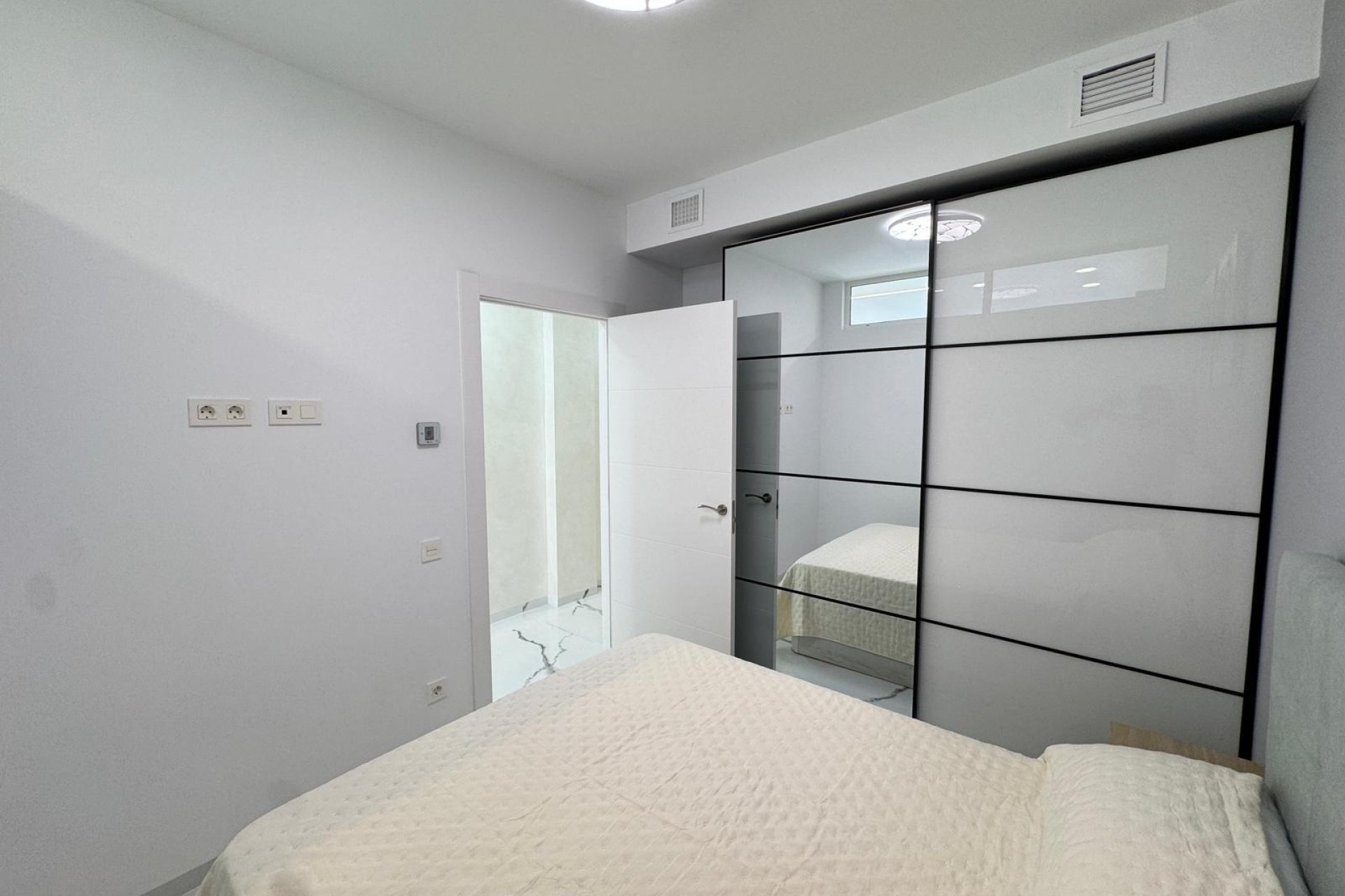 Revânzare - Apartament -
Torrevieja - Estacion De Autobuses