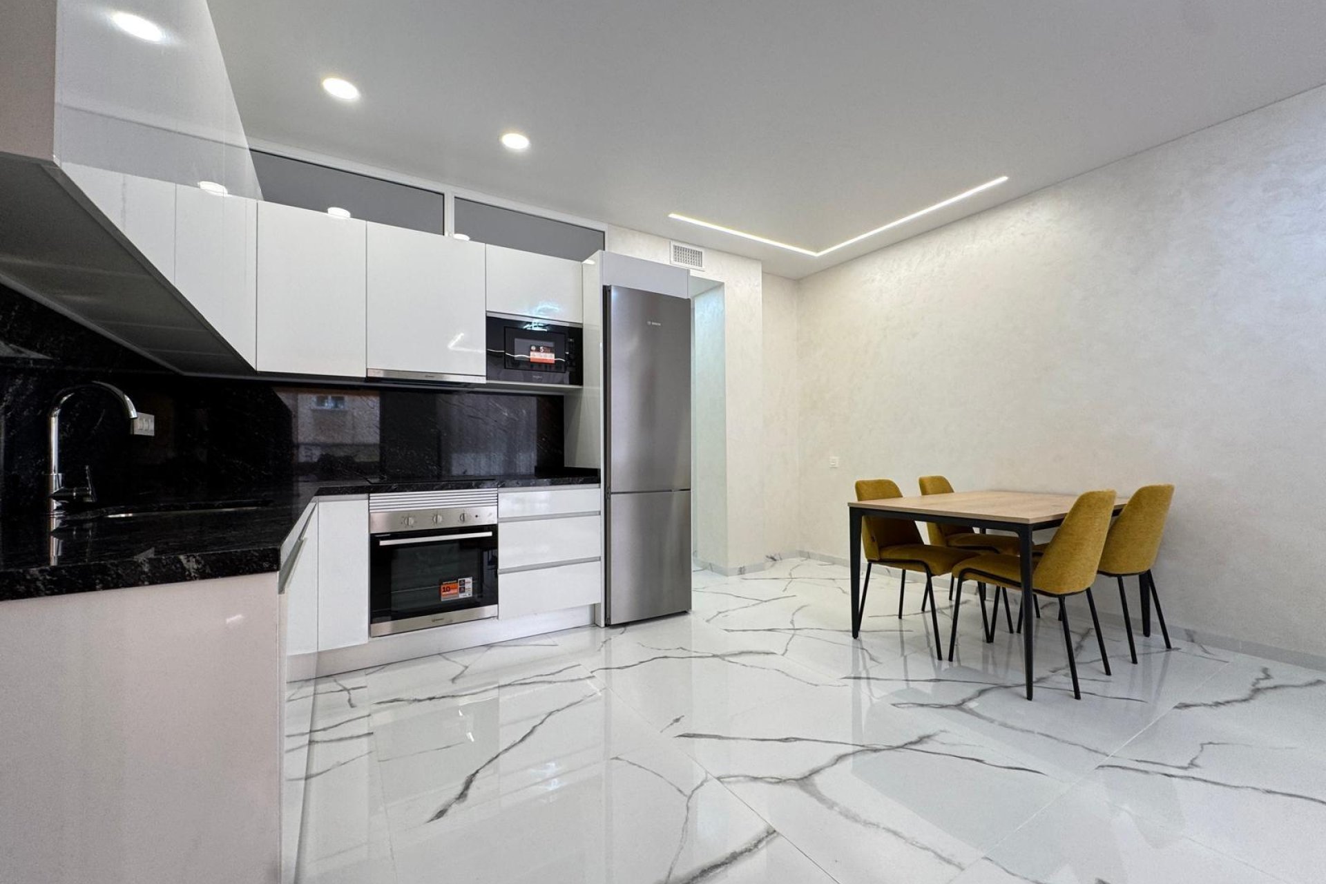 Revânzare - Apartament -
Torrevieja - Estacion De Autobuses