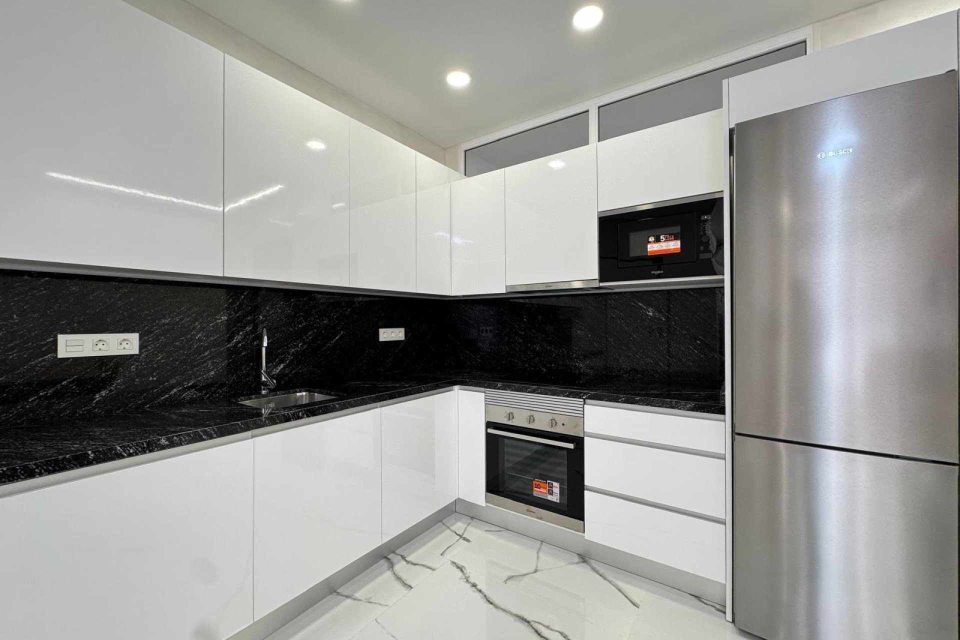 Revânzare - Apartament -
Torrevieja - Estacion De Autobuses