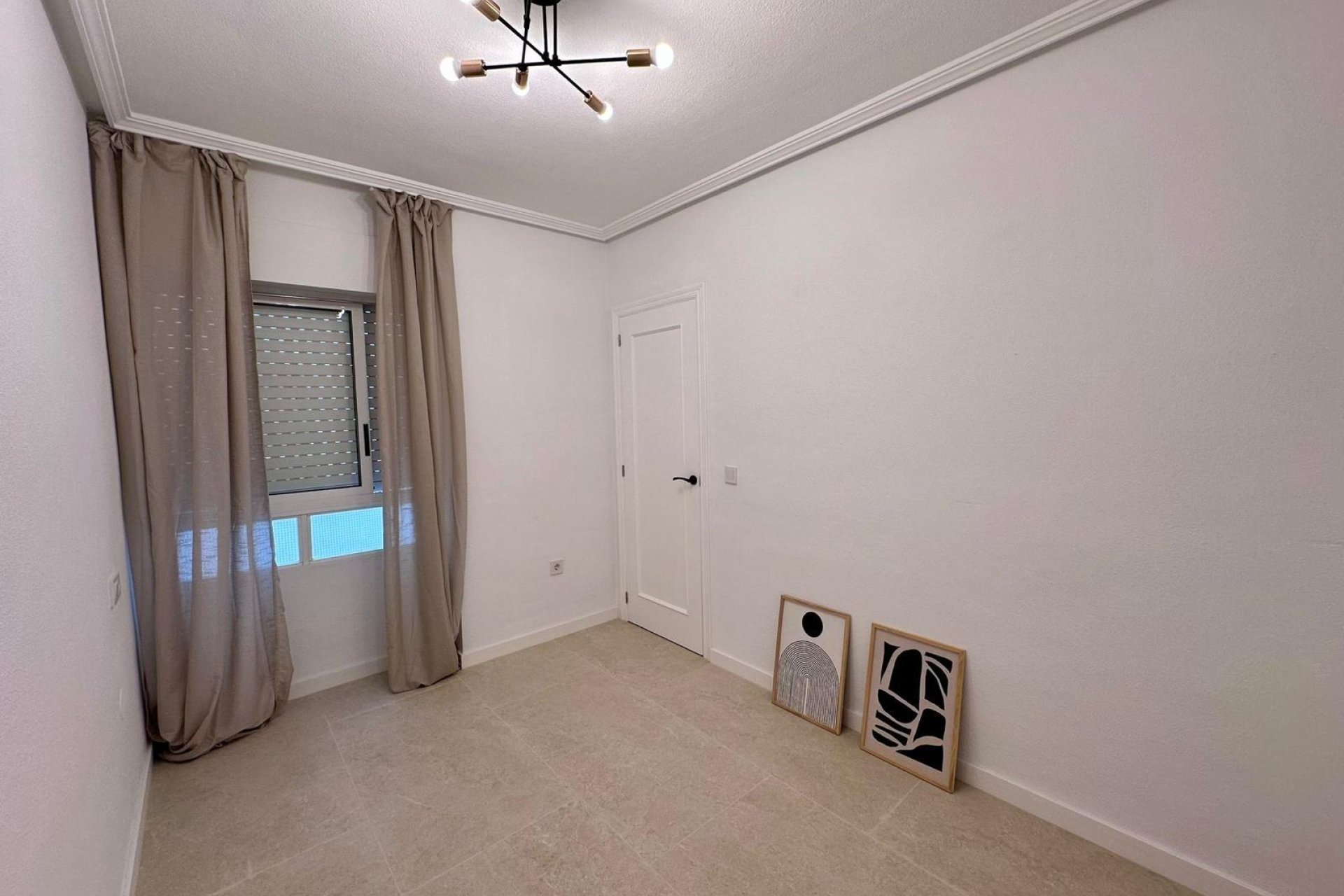 Revânzare - Apartament -
Torrevieja - Estacion De Autobuses