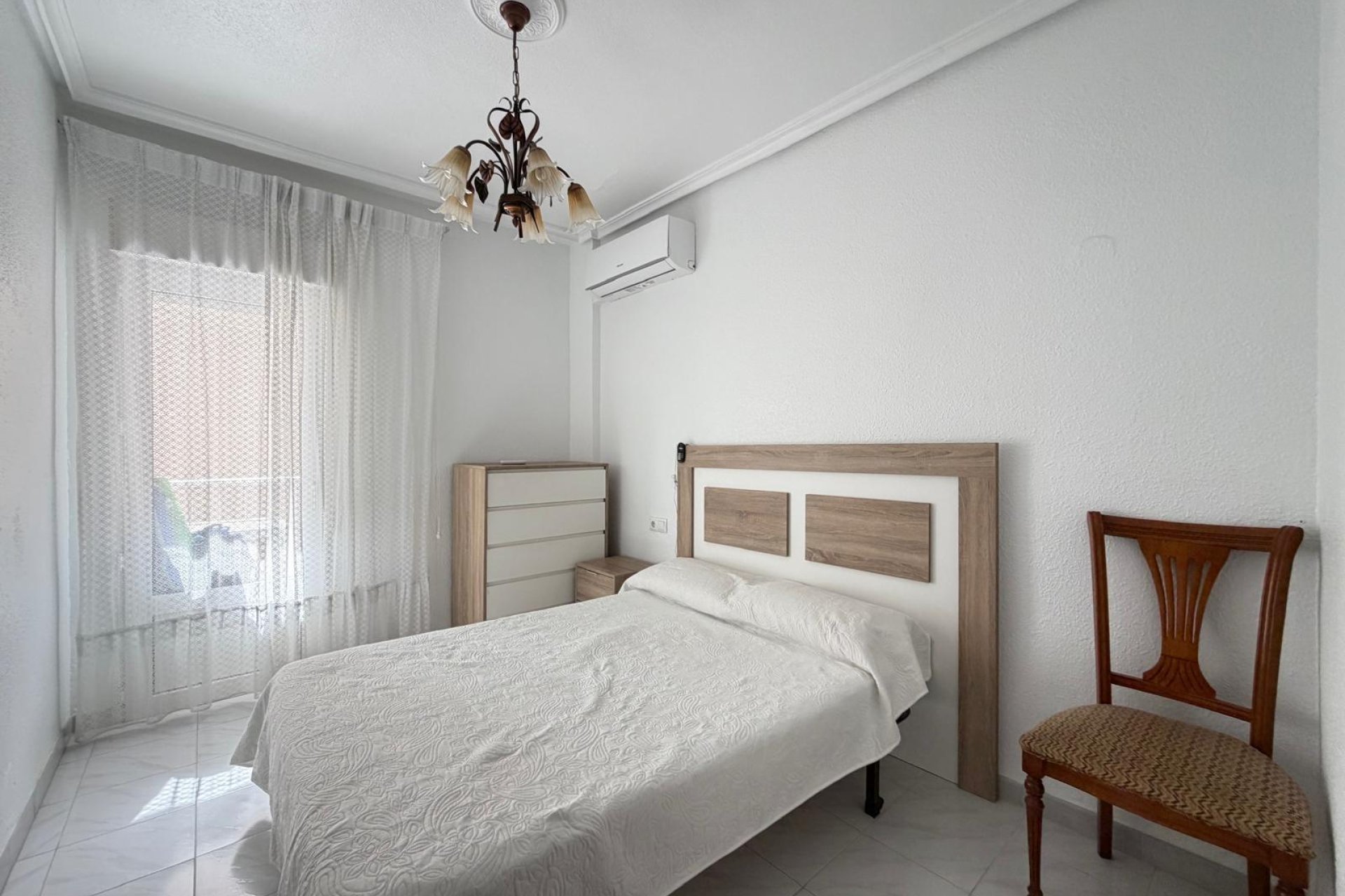 Revânzare - Apartament -
Torrevieja - Estacion De Autobuses