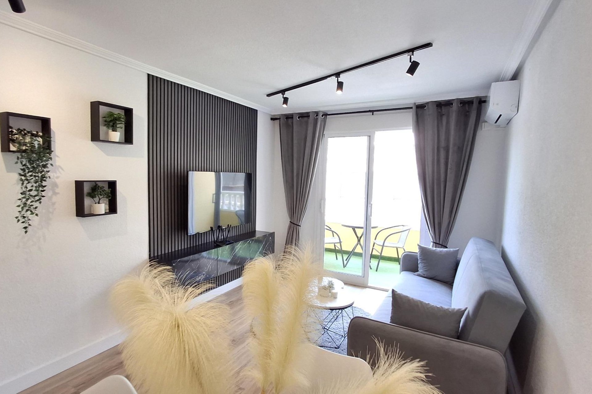 Revânzare - Apartament -
Torrevieja - Estacion De Autobuses