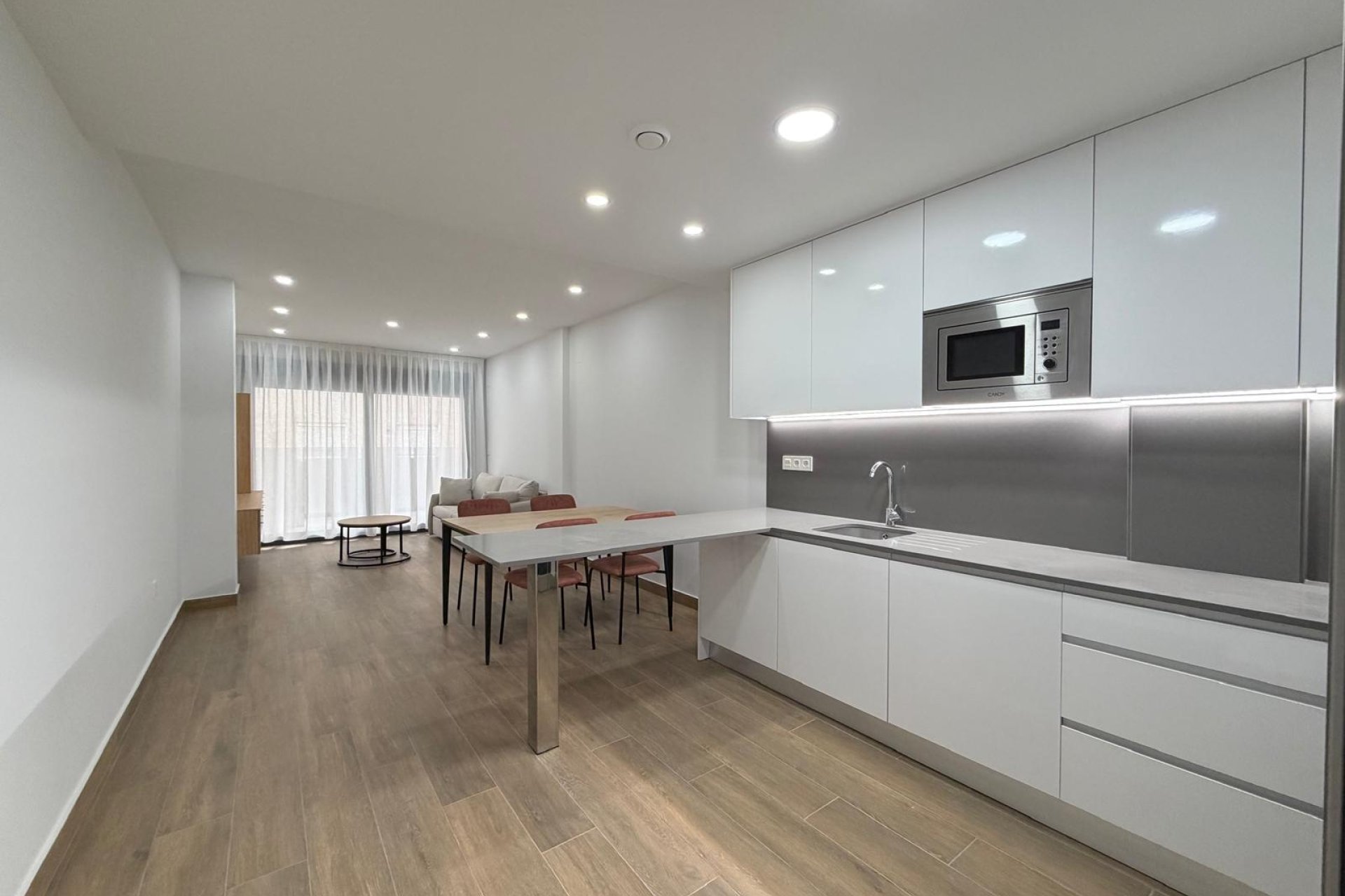 Revânzare - Apartament -
Torrevieja - Estacion De Autobuses