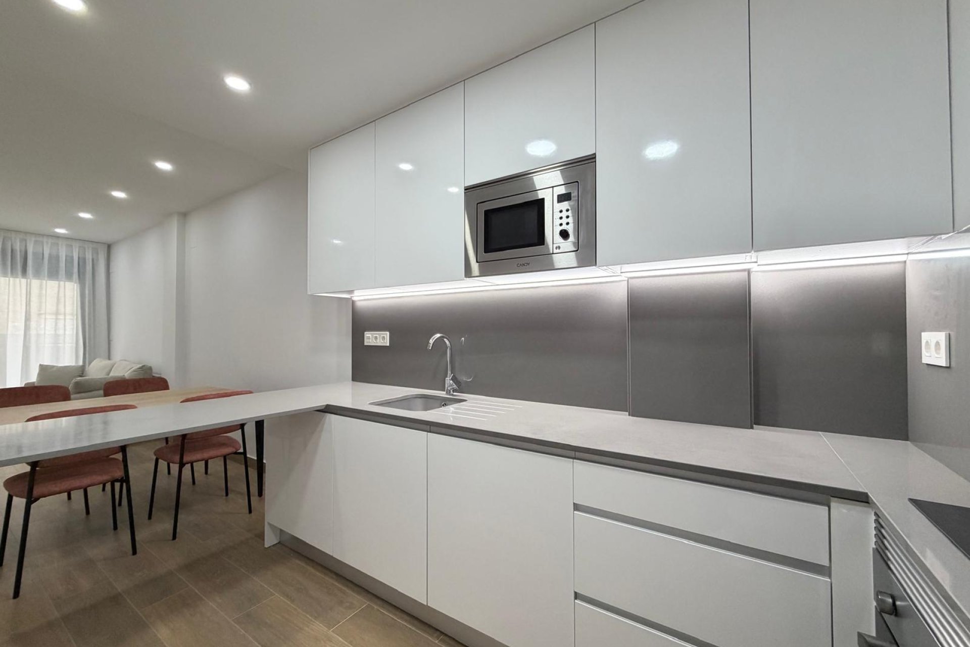 Revânzare - Apartament -
Torrevieja - Estacion De Autobuses