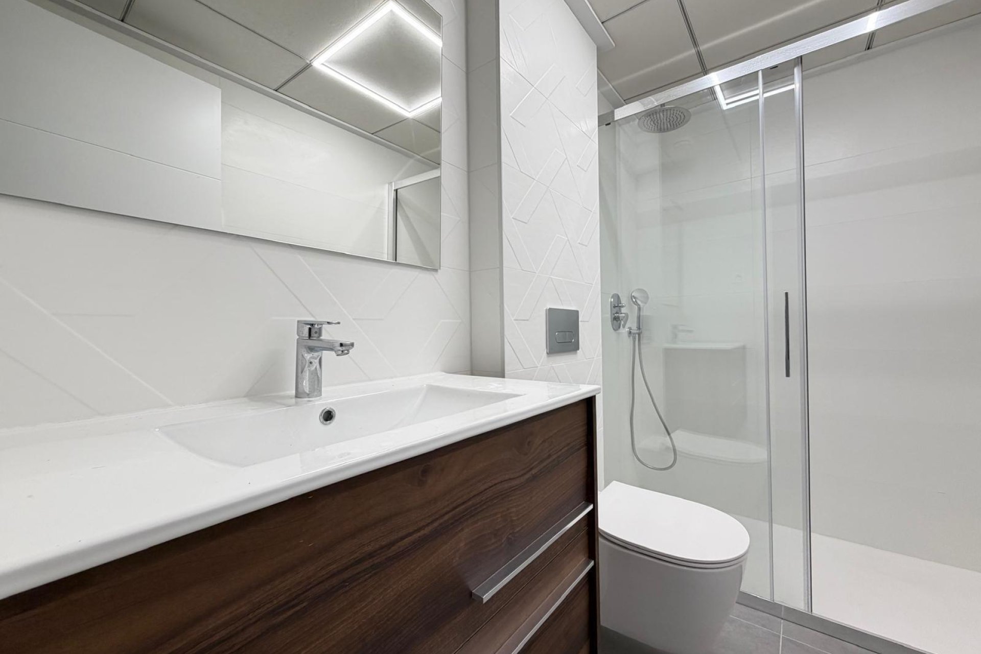 Revânzare - Apartament -
Torrevieja - Estacion De Autobuses
