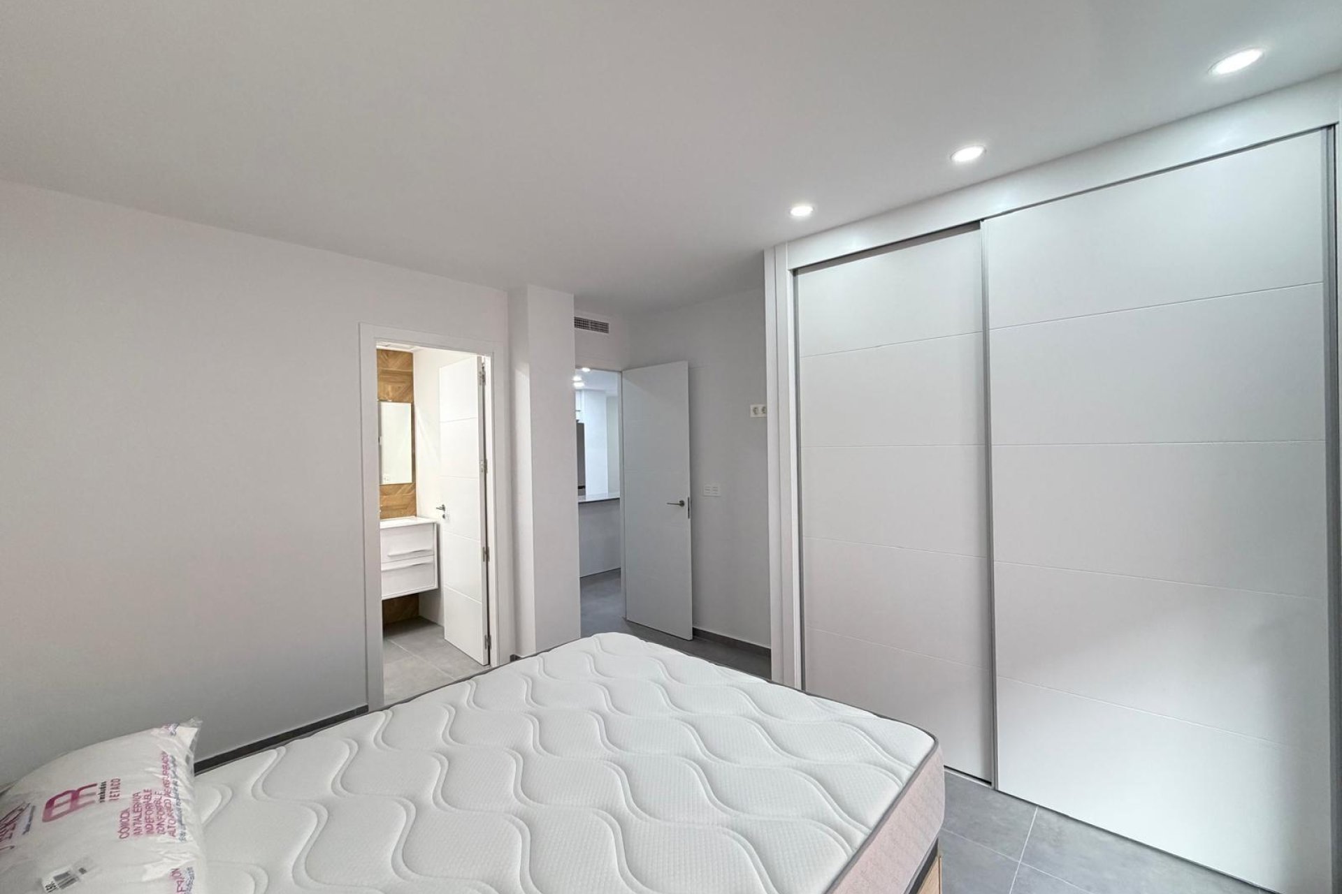 Revânzare - Apartament -
Torrevieja - Estacion De Autobuses