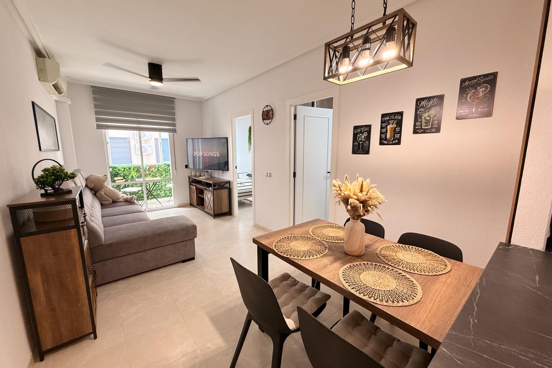 Revânzare - Apartament -
Torrevieja - Estacion De Autobuses