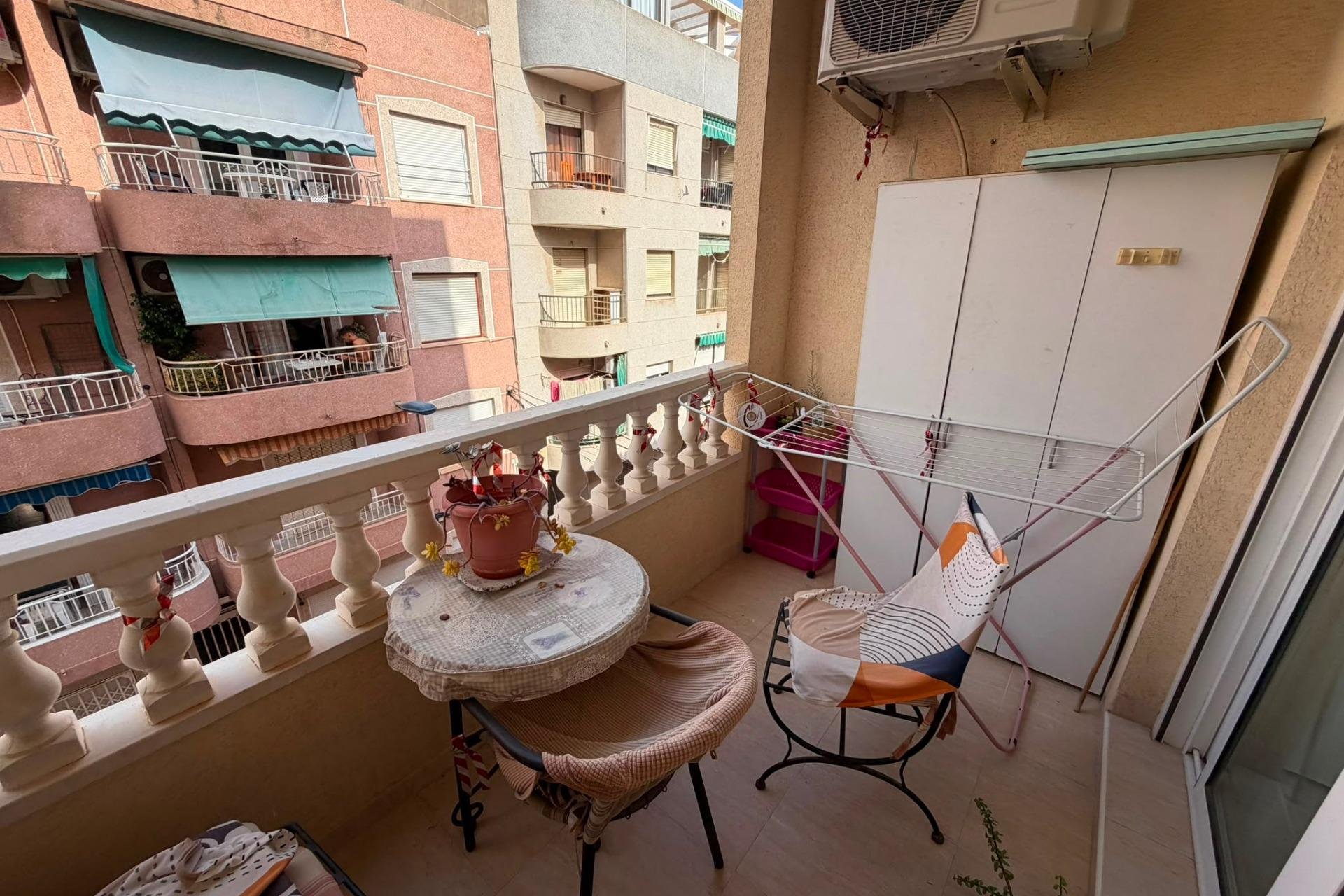 Revânzare - Apartament -
Torrevieja - Estacion De Autobuses