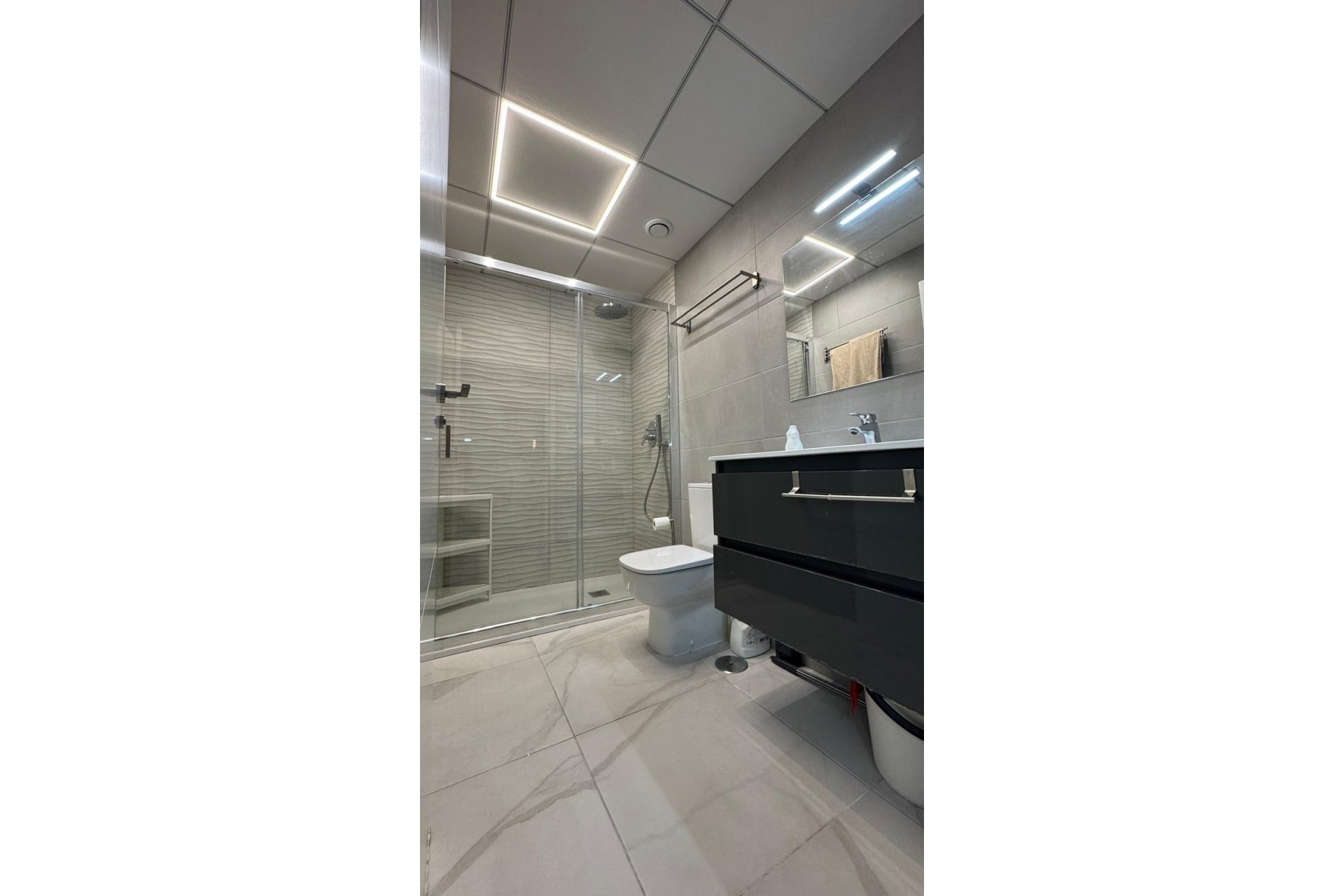 Revânzare - Apartament -
Torrevieja - Estacion De Autobuses