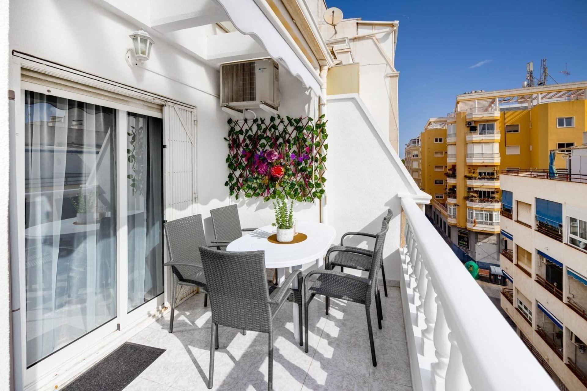 Revânzare - Apartament -
Torrevieja - Estacion De Autobuses