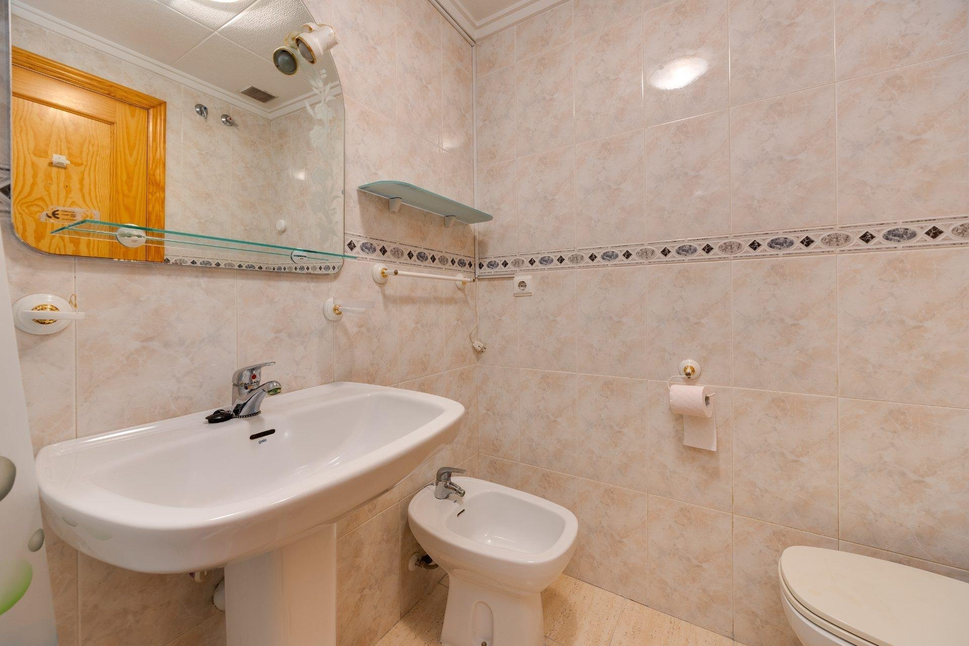 Revânzare - Apartament -
Torrevieja - Estacion De Autobuses