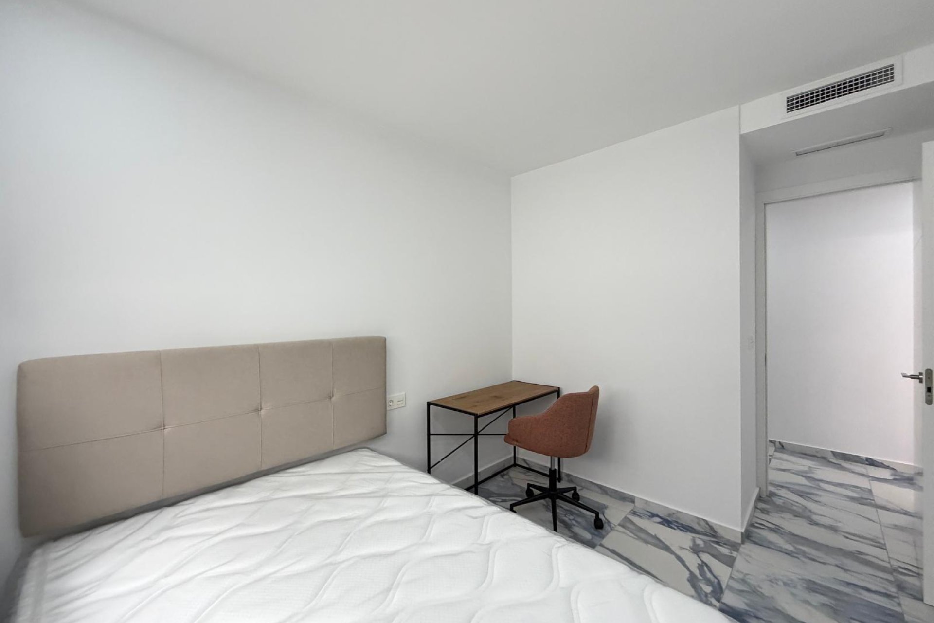Revânzare - Apartament -
Torrevieja - Estacion De Autobuses
