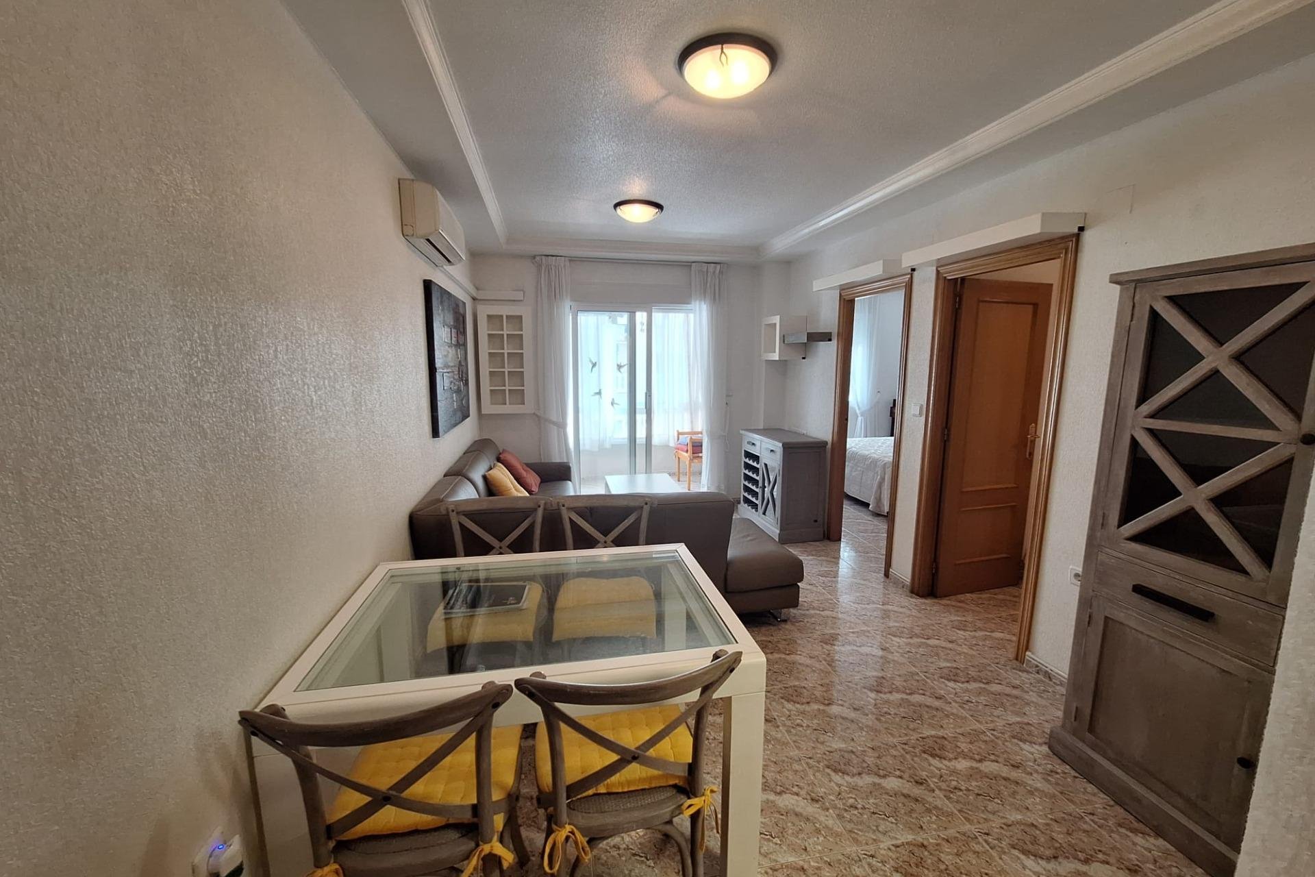 Revânzare - Apartament -
Torrevieja - Estacion De Autobuses