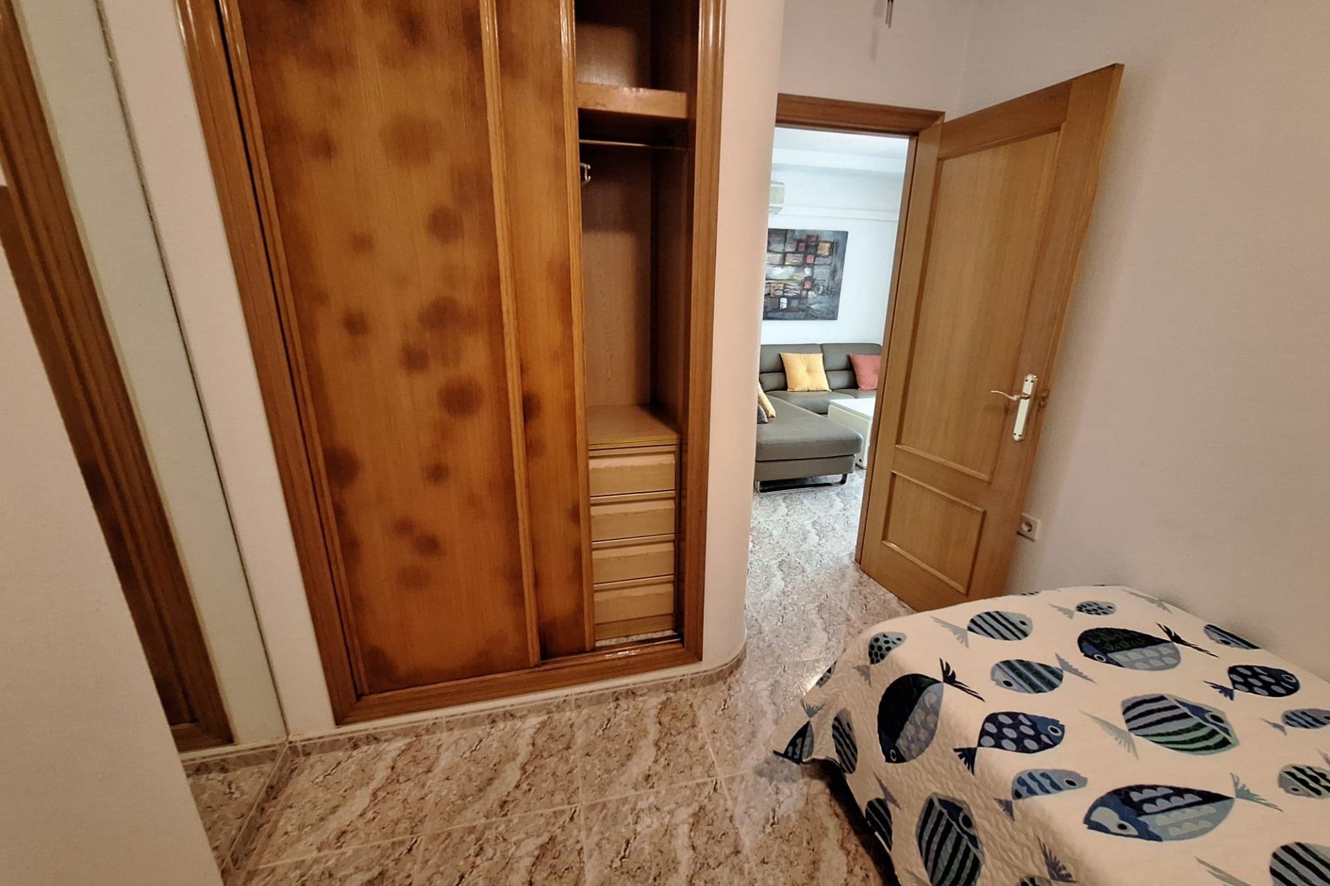 Revânzare - Apartament -
Torrevieja - Estacion De Autobuses