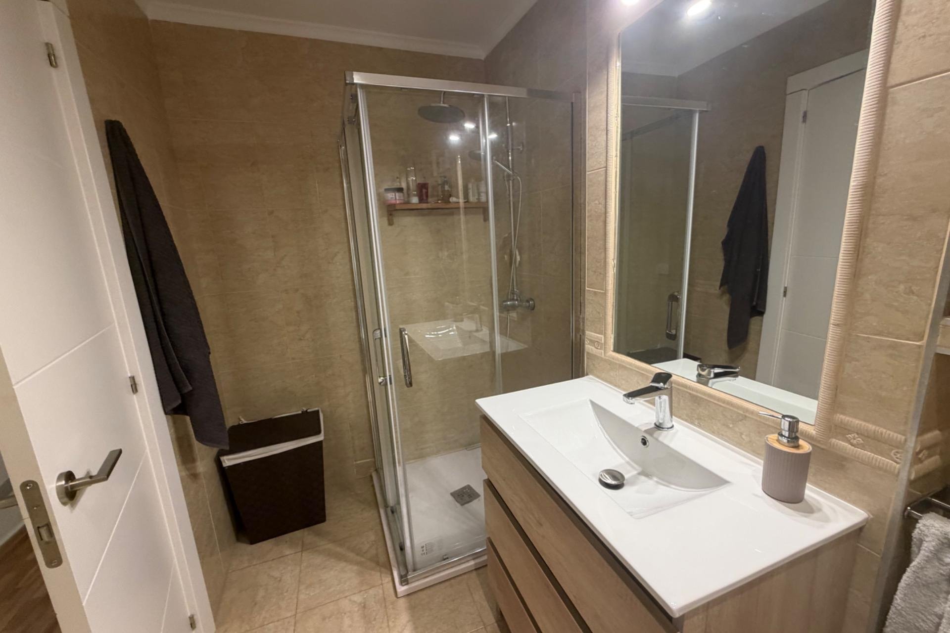 Revânzare - Apartament -
Torrevieja - Estacion De Autobuses