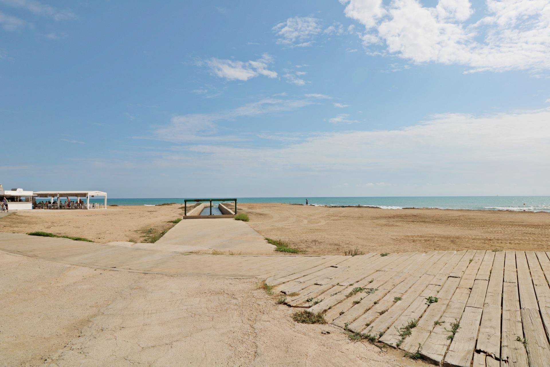 Revânzare - Apartament -
Torrevieja - La Mata Pueblo