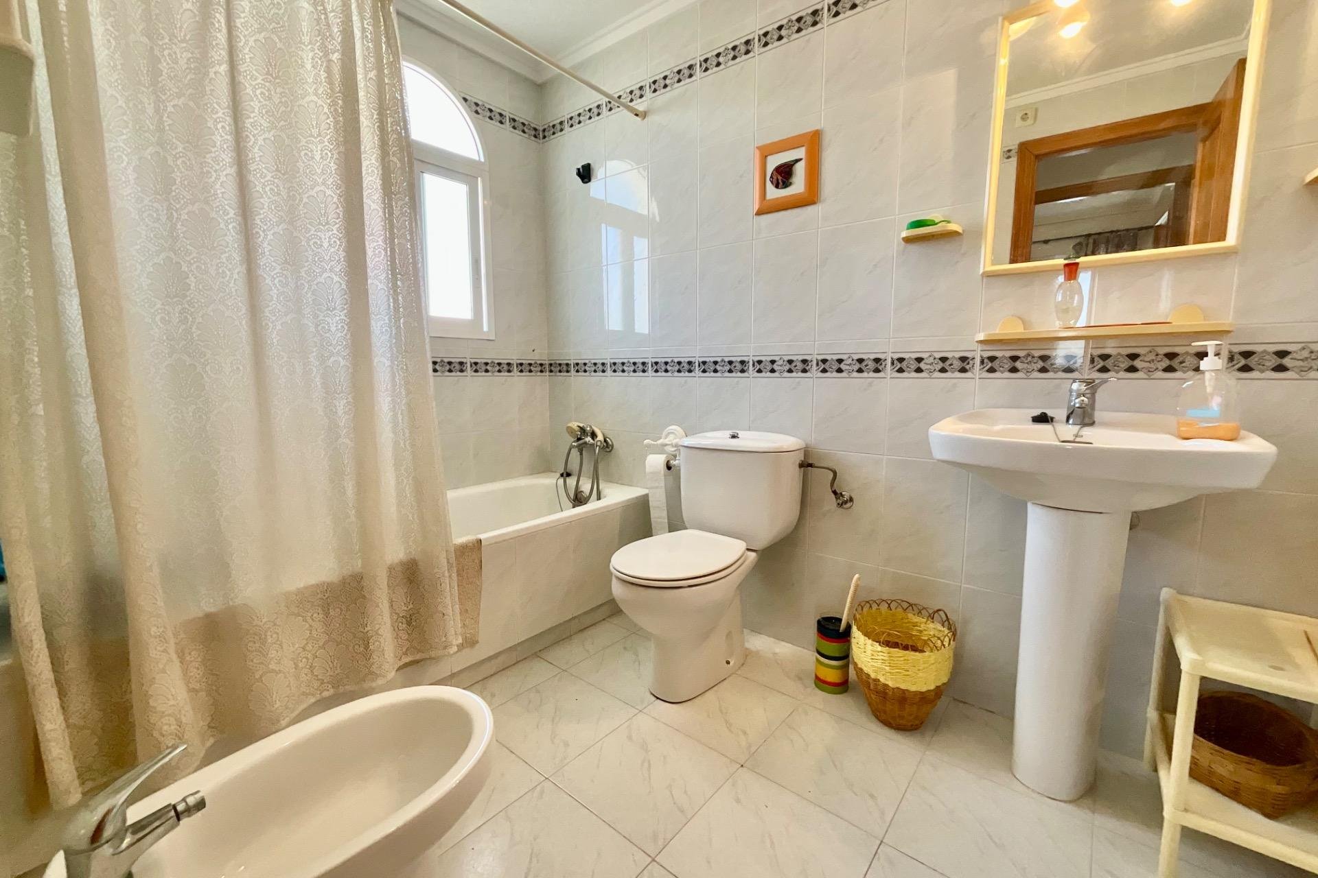 Revânzare - Apartament -
Torrevieja - La Mata