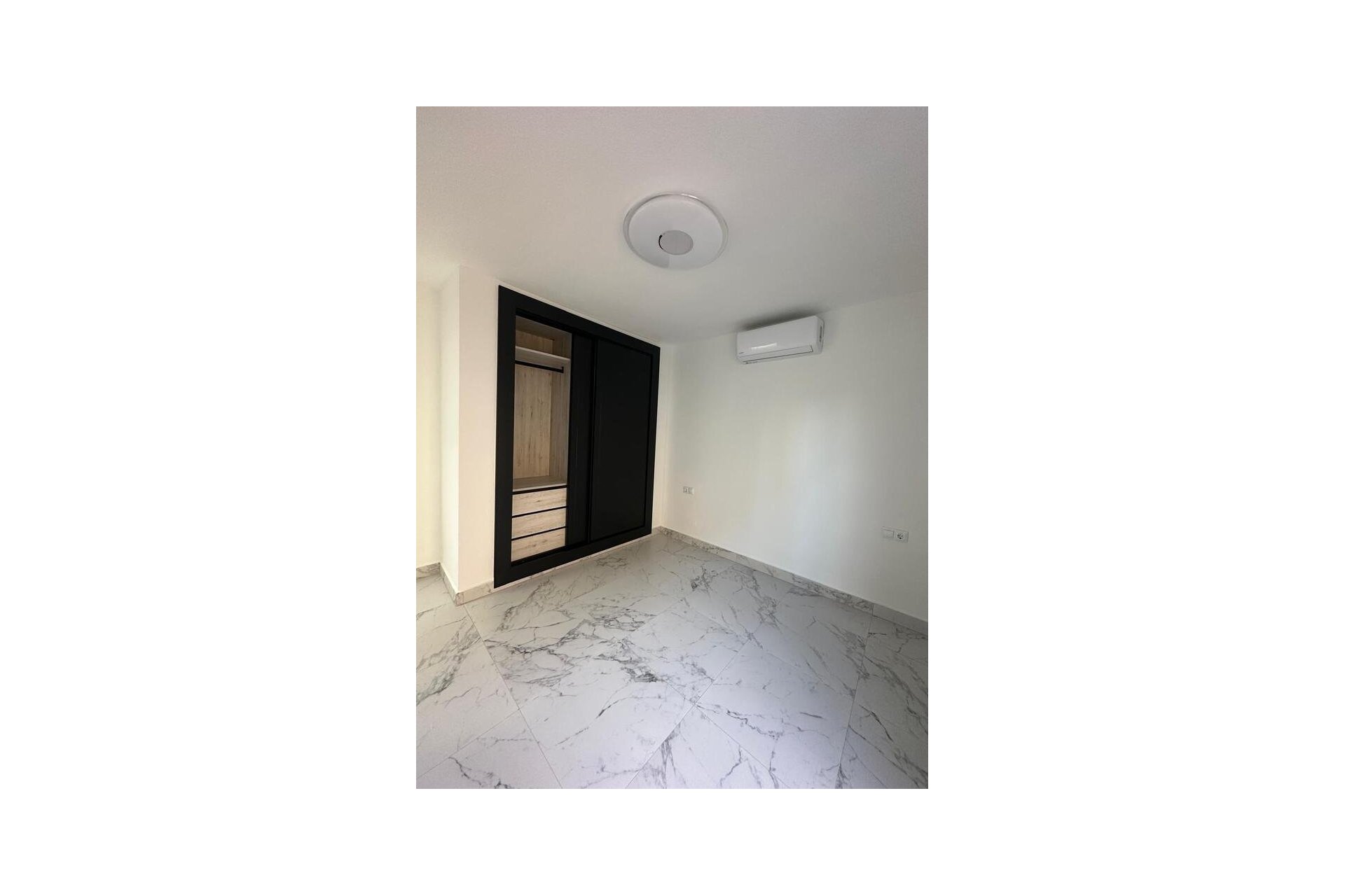 Revânzare - Apartament -
Torrevieja - La Veleta