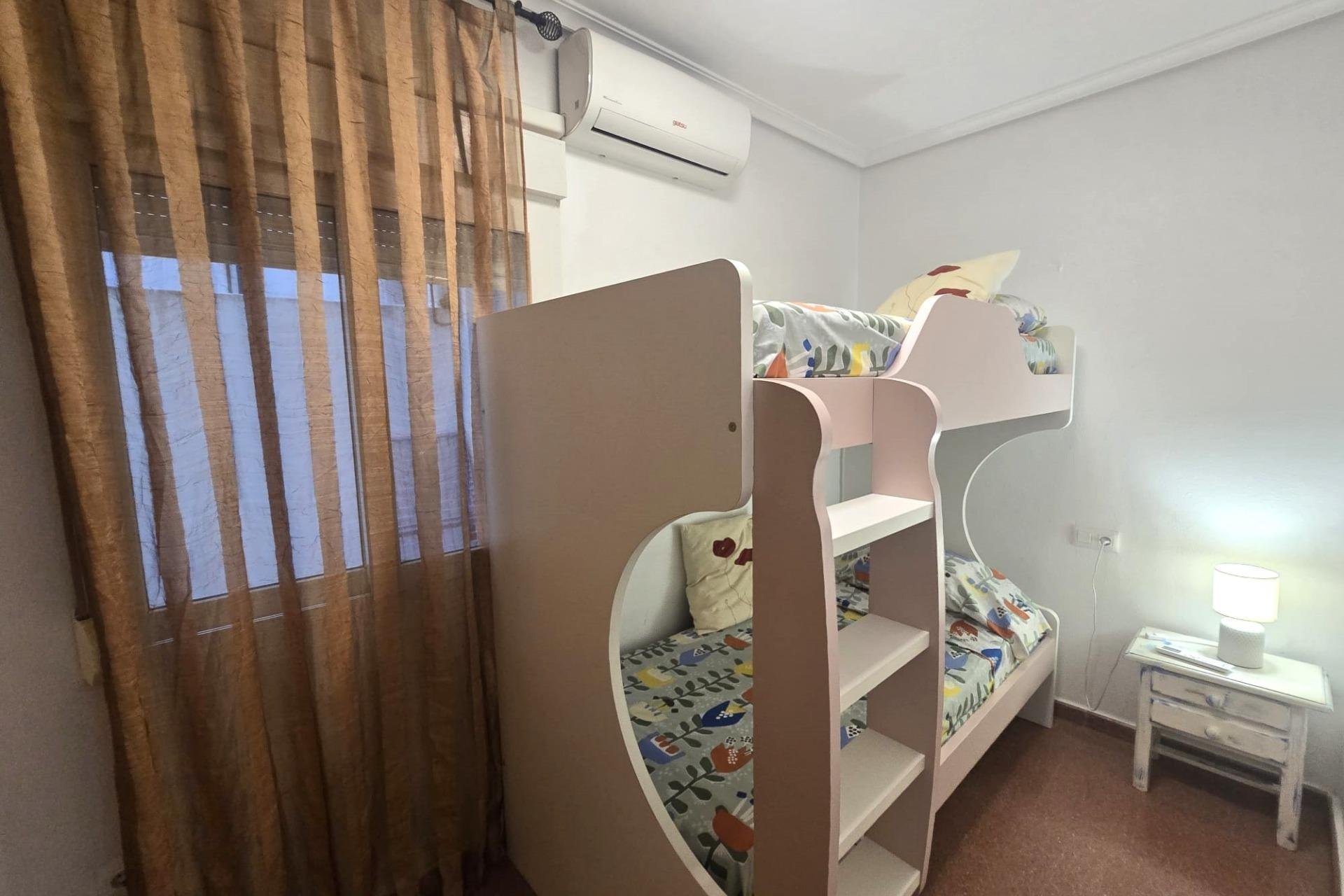 Revânzare - Apartament -
Torrevieja - Las Piscinas Naturales
