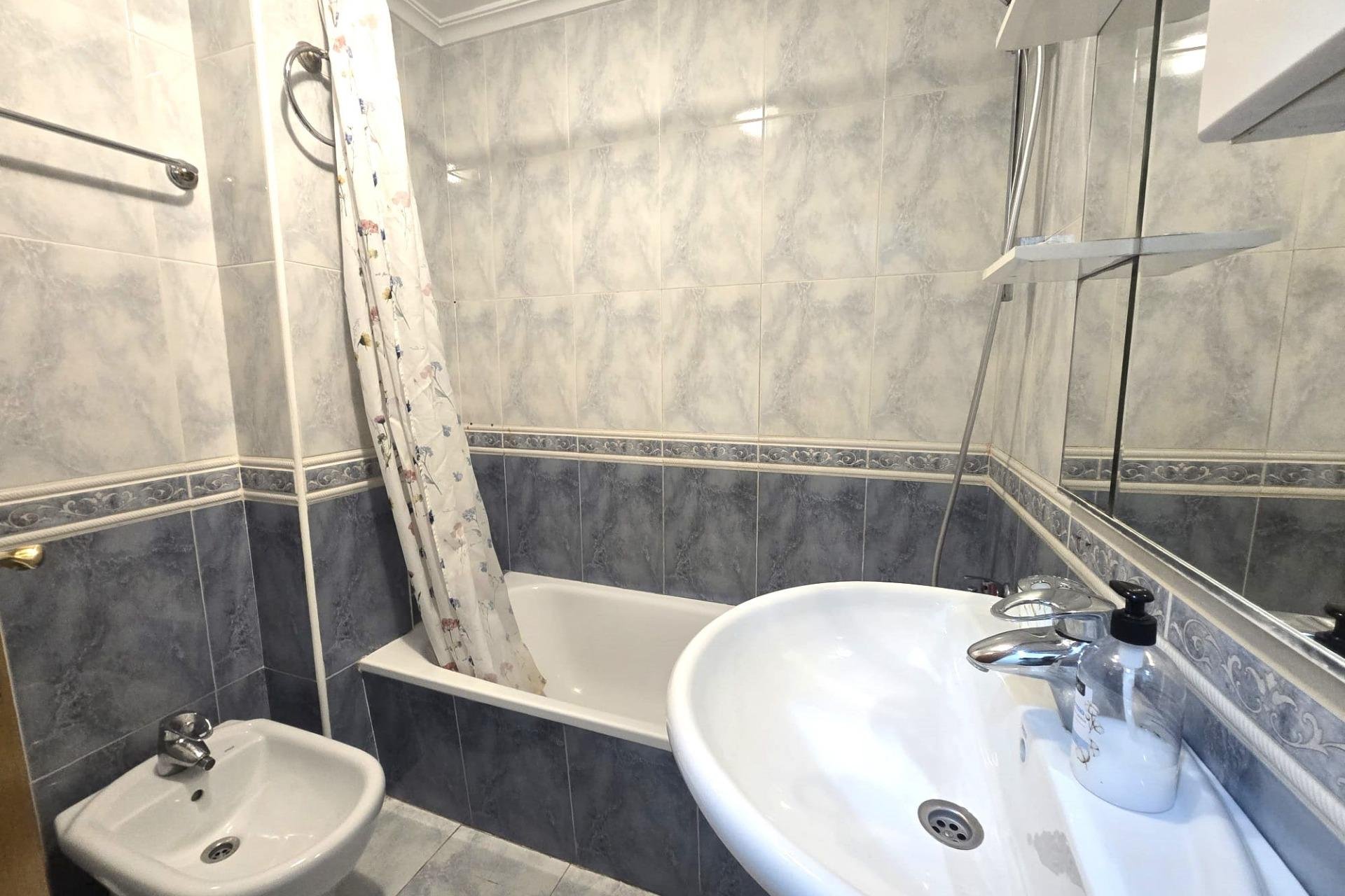 Revânzare - Apartament -
Torrevieja - Las Piscinas Naturales