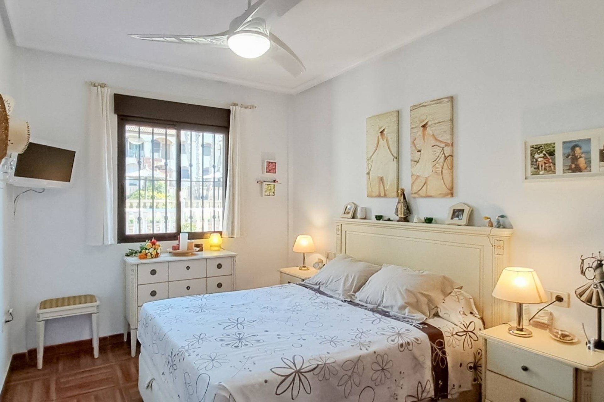 Revânzare - Apartament -
Torrevieja - Parque Acuático - Sector 25