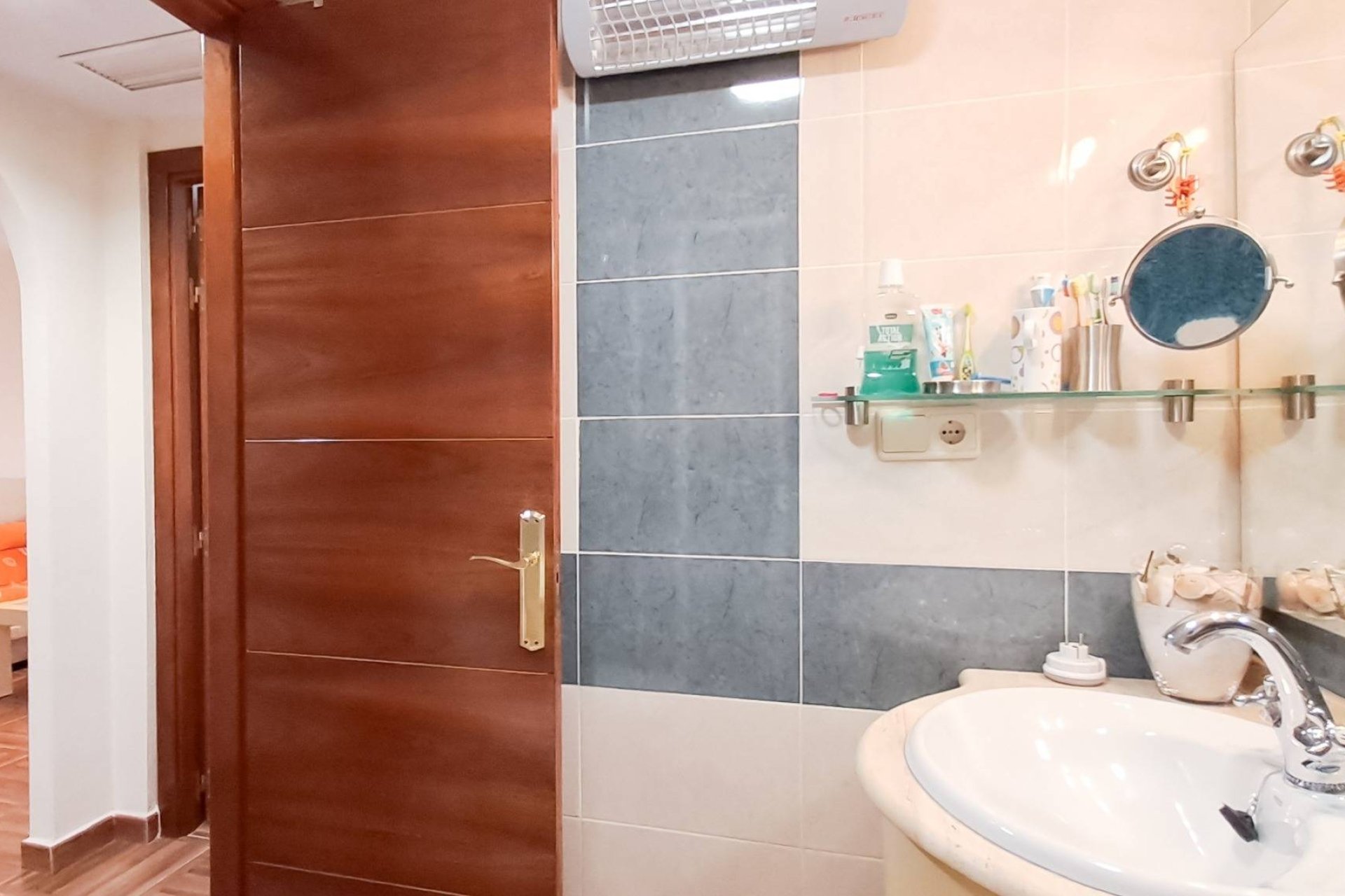 Revânzare - Apartament -
Torrevieja - Parque Acuático - Sector 25