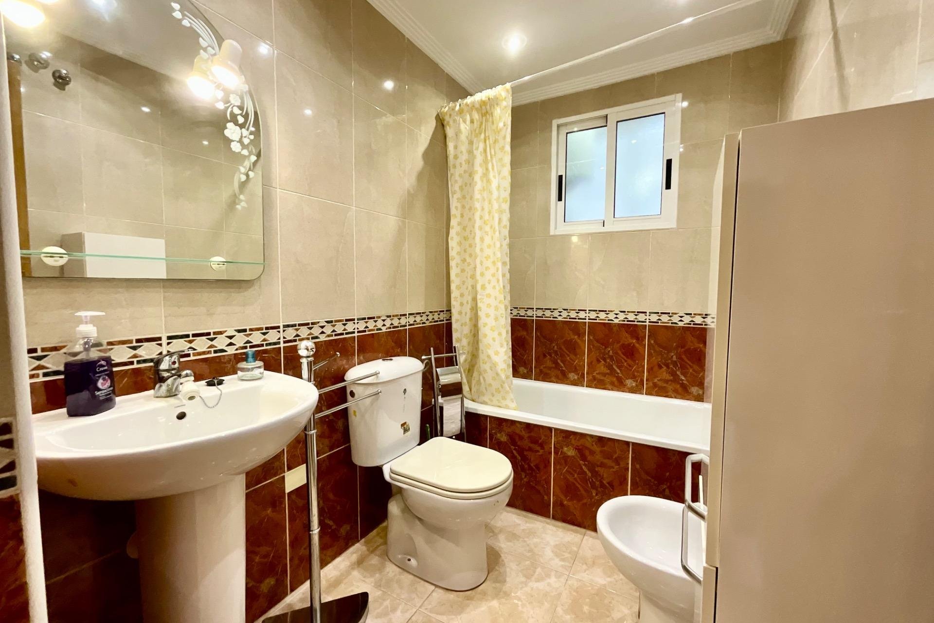 Revânzare - Apartament -
Torrevieja - PARQUE DE LAS NACIONES