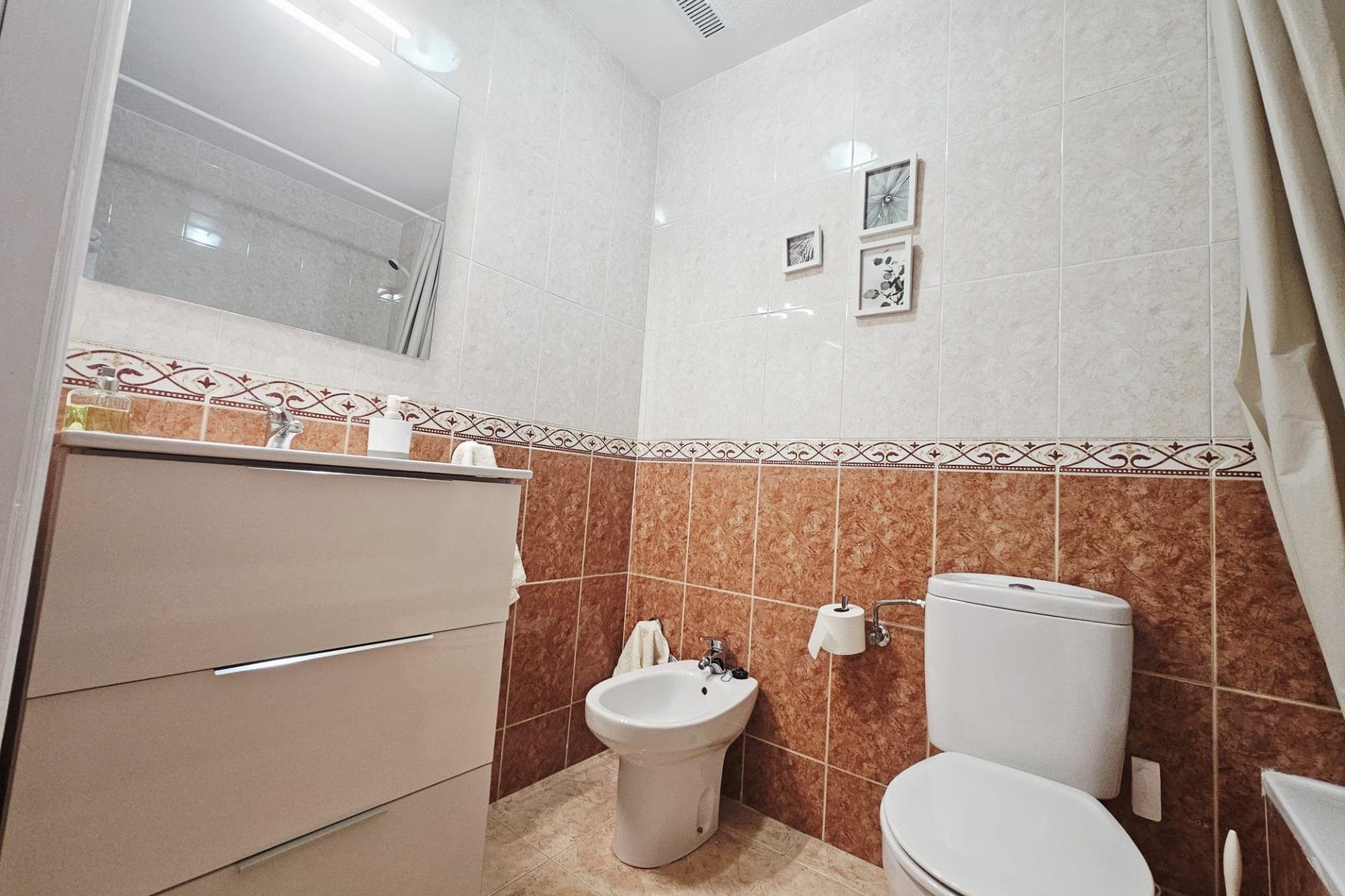 Revânzare - Apartament -
Torrevieja - PARQUE DE LAS NACIONES