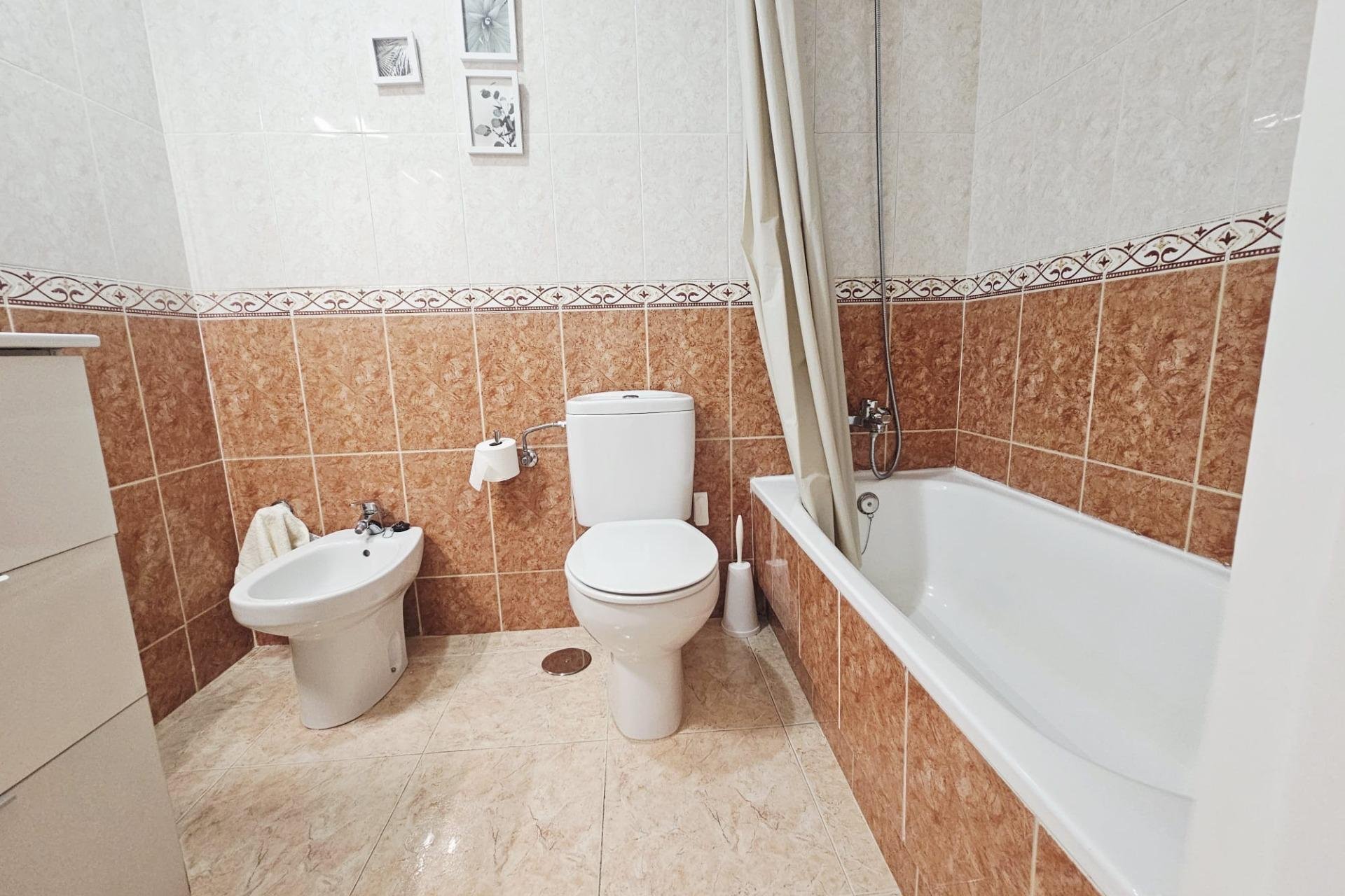 Revânzare - Apartament -
Torrevieja - PARQUE DE LAS NACIONES