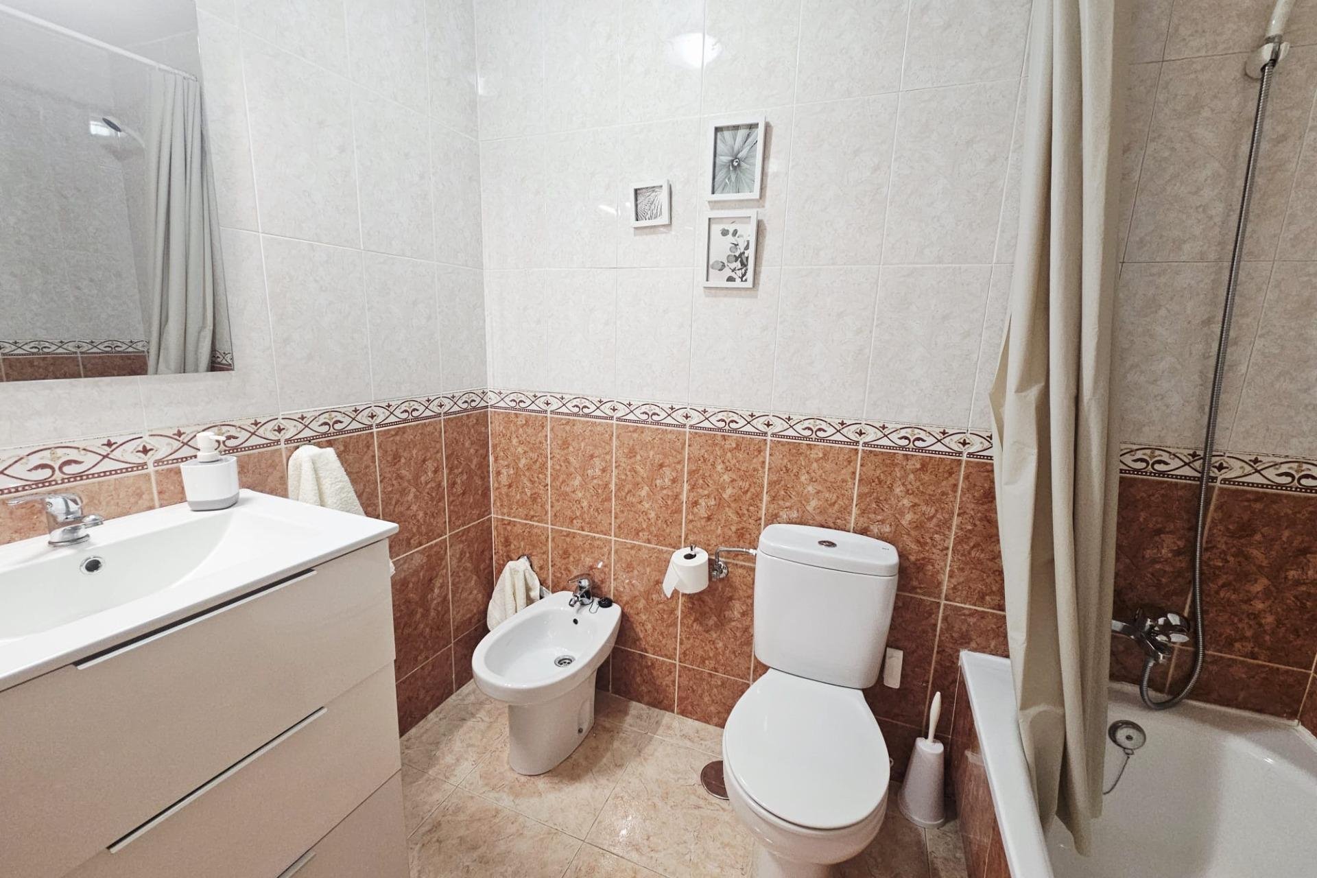Revânzare - Apartament -
Torrevieja - PARQUE DE LAS NACIONES