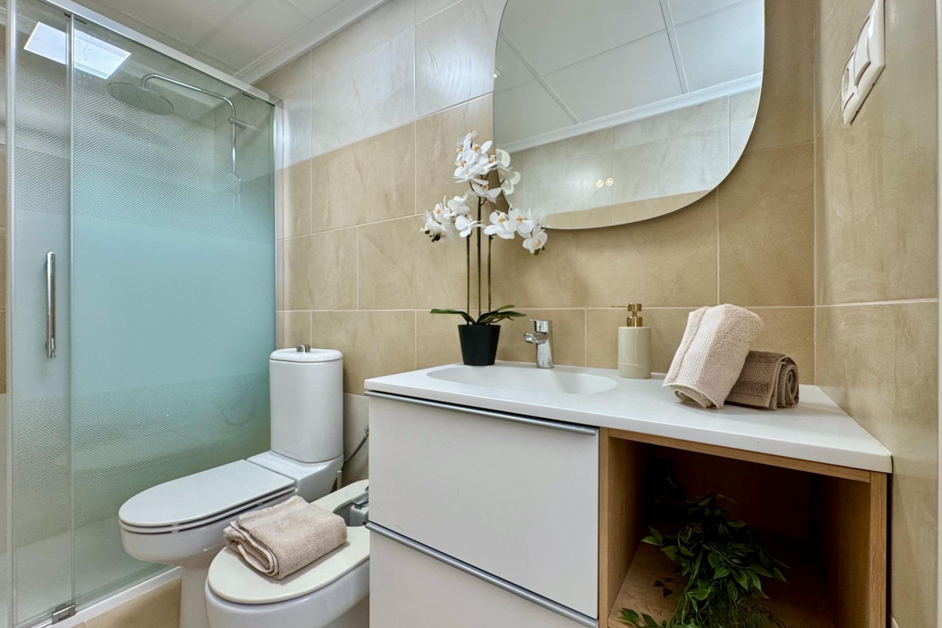 Revânzare - Apartament -
Torrevieja - PARQUE DE LAS NACIONES