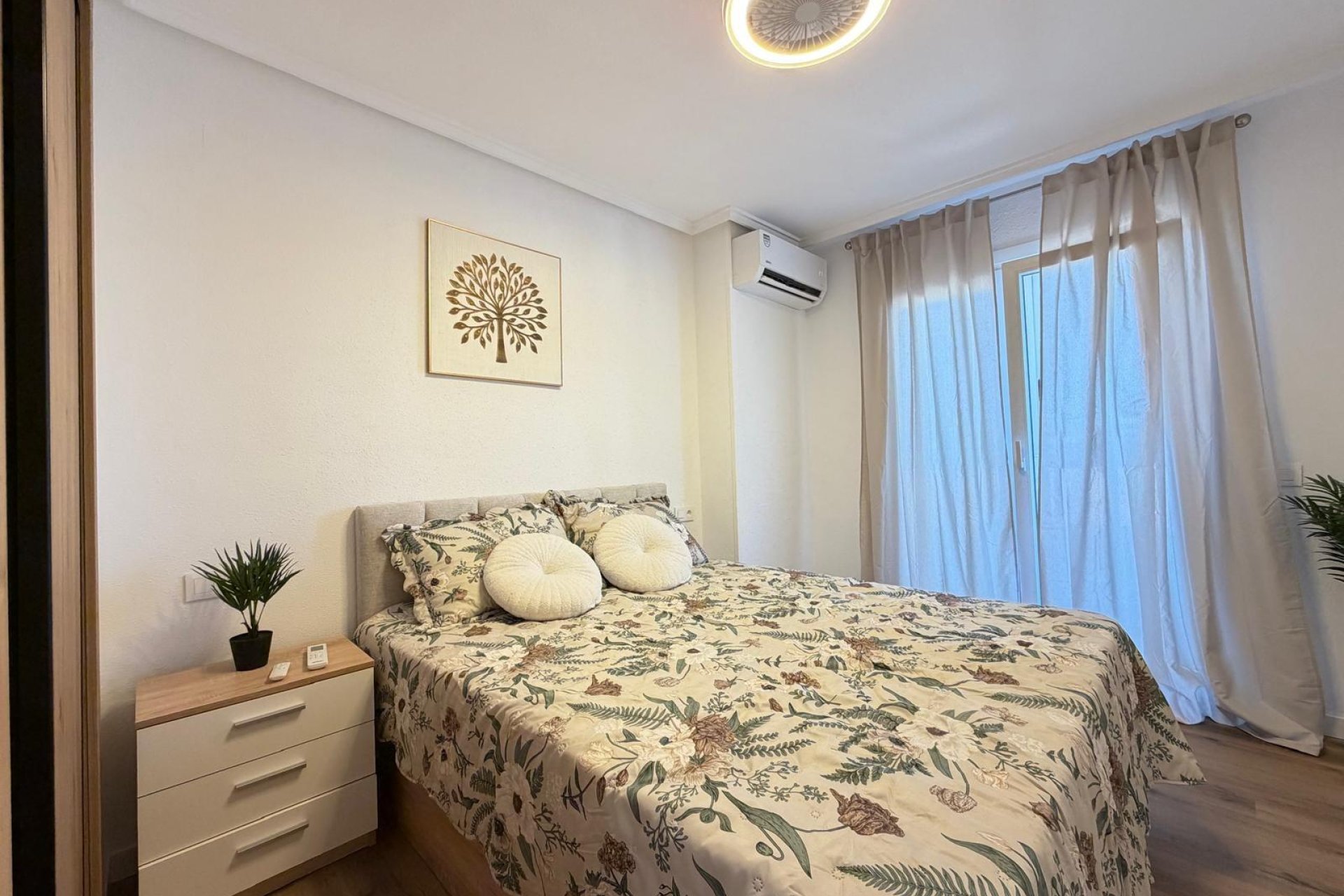 Revânzare - Apartament -
Torrevieja - PARQUE DE LAS NACIONES
