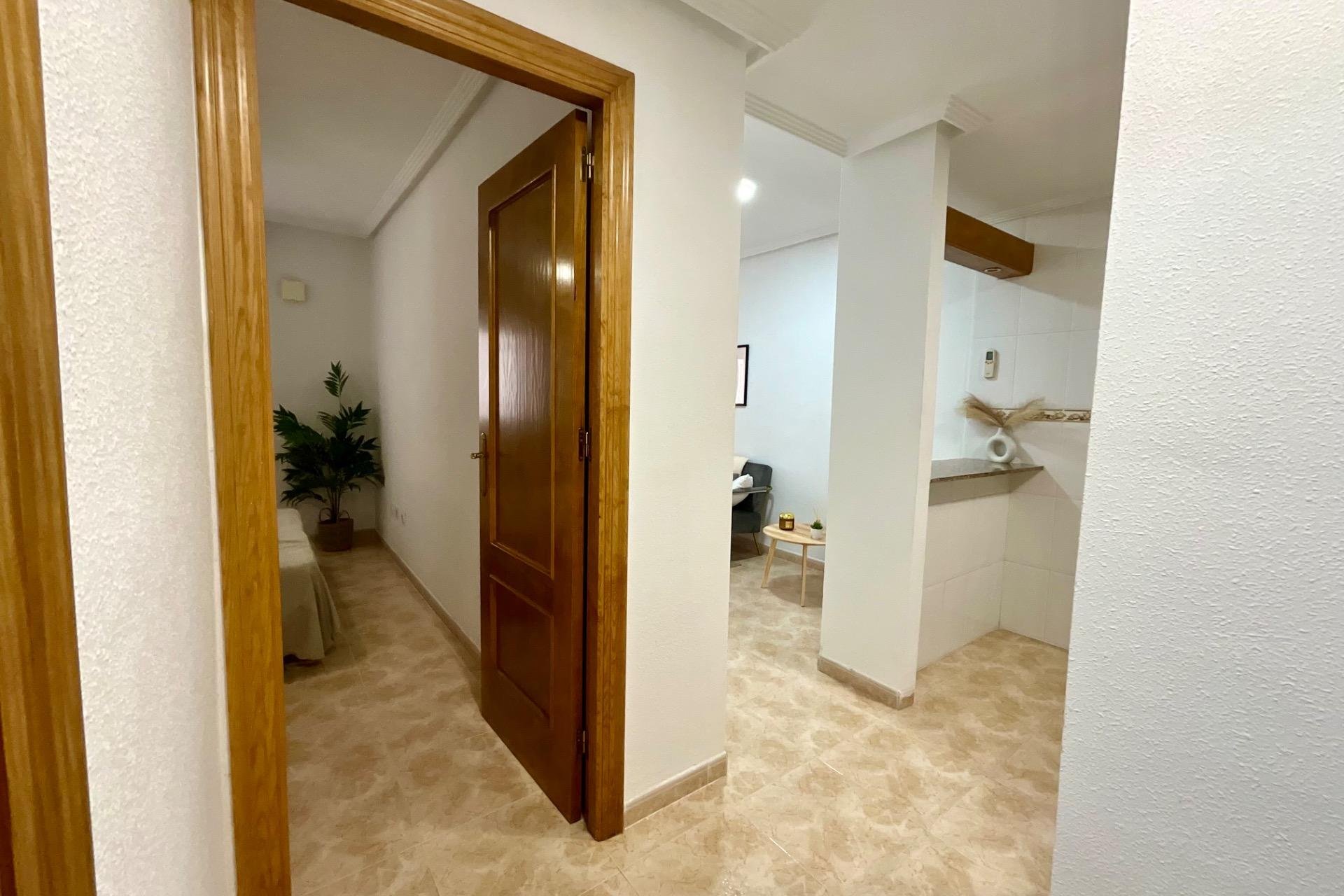 Revânzare - Apartament -
Torrevieja - PARQUE DE LAS NACIONES