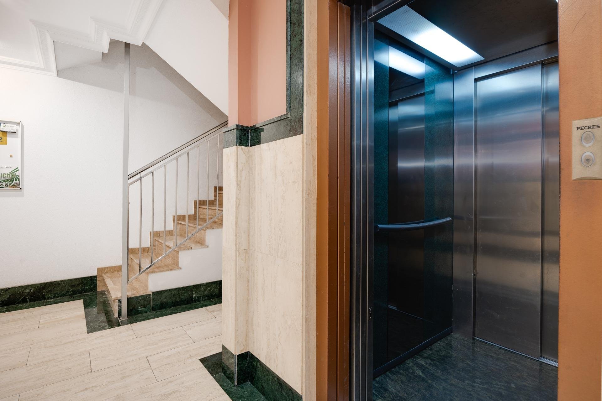 Revânzare - Apartament -
Torrevieja - Paseo Maritimo