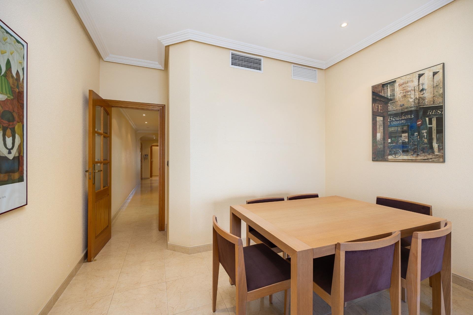 Revânzare - Apartament -
Torrevieja - Paseo Maritimo