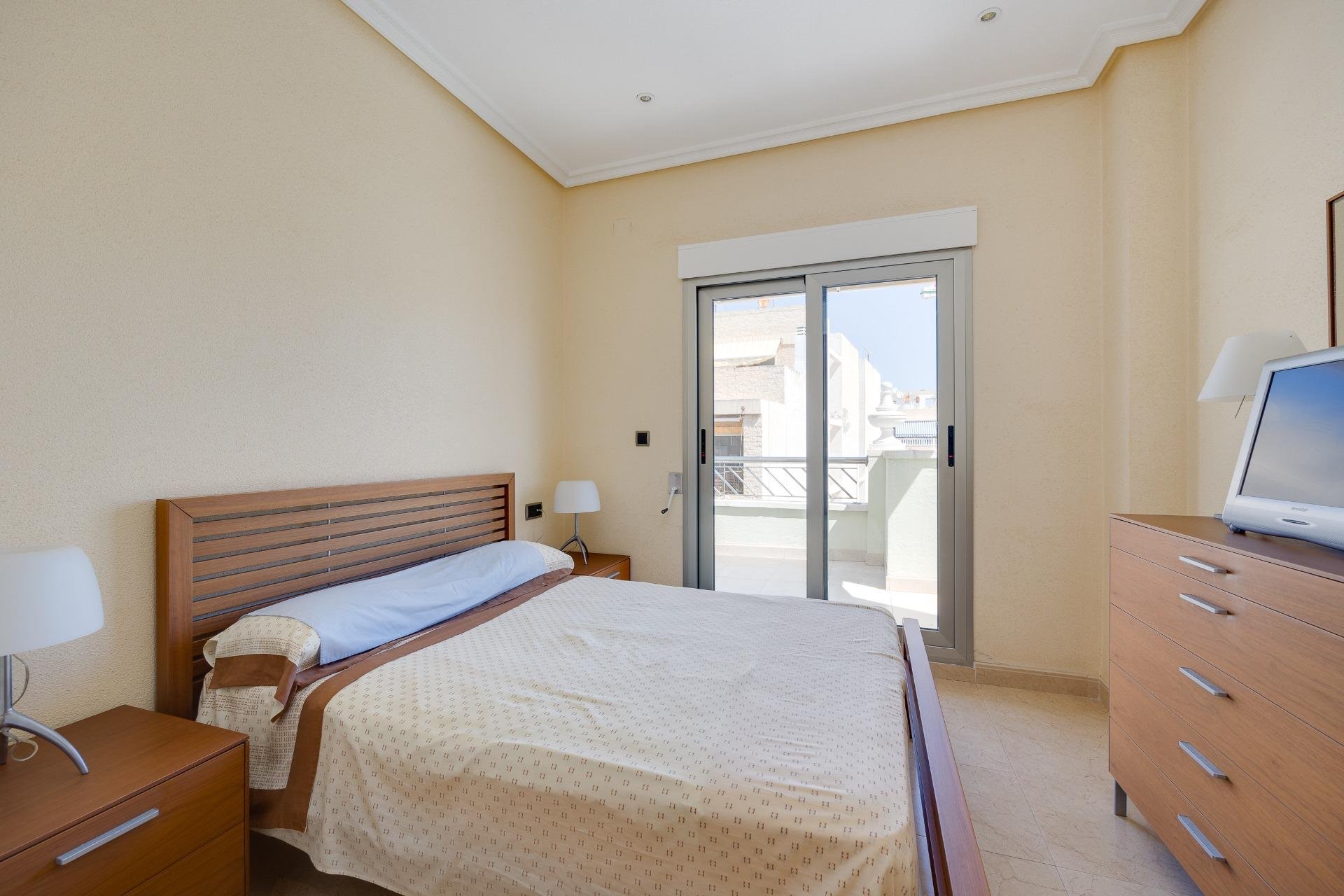 Revânzare - Apartament -
Torrevieja - Paseo Maritimo