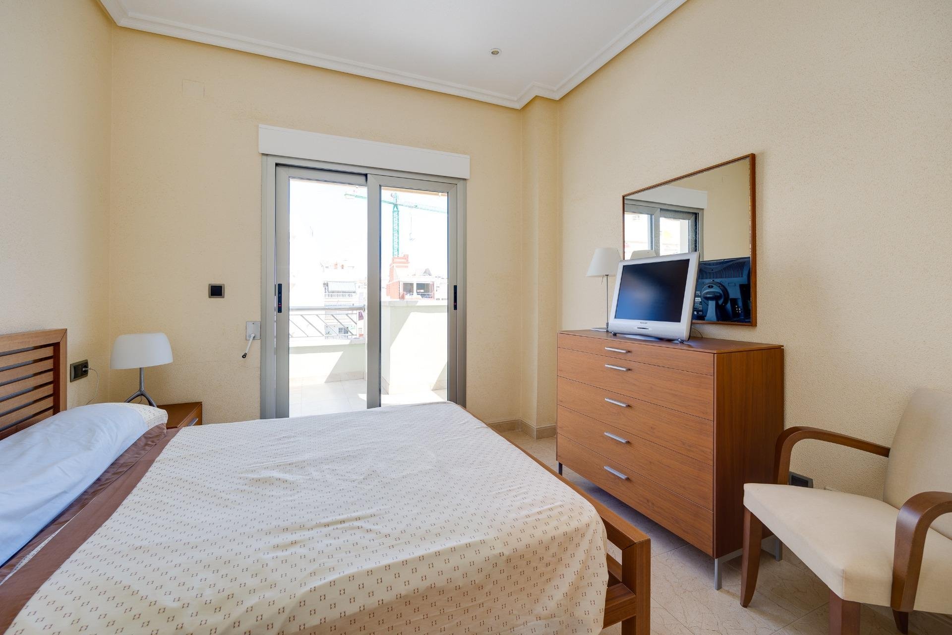 Revânzare - Apartament -
Torrevieja - Paseo Maritimo