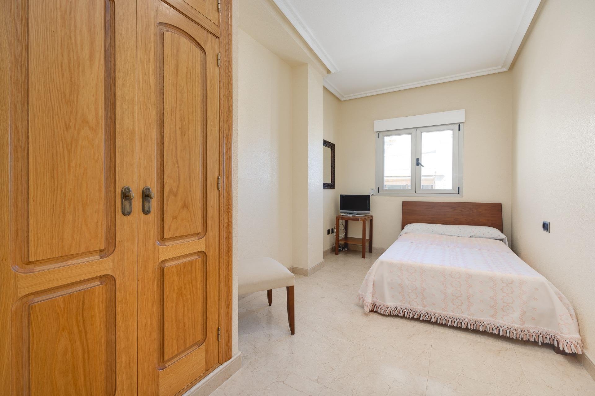 Revânzare - Apartament -
Torrevieja - Paseo Maritimo