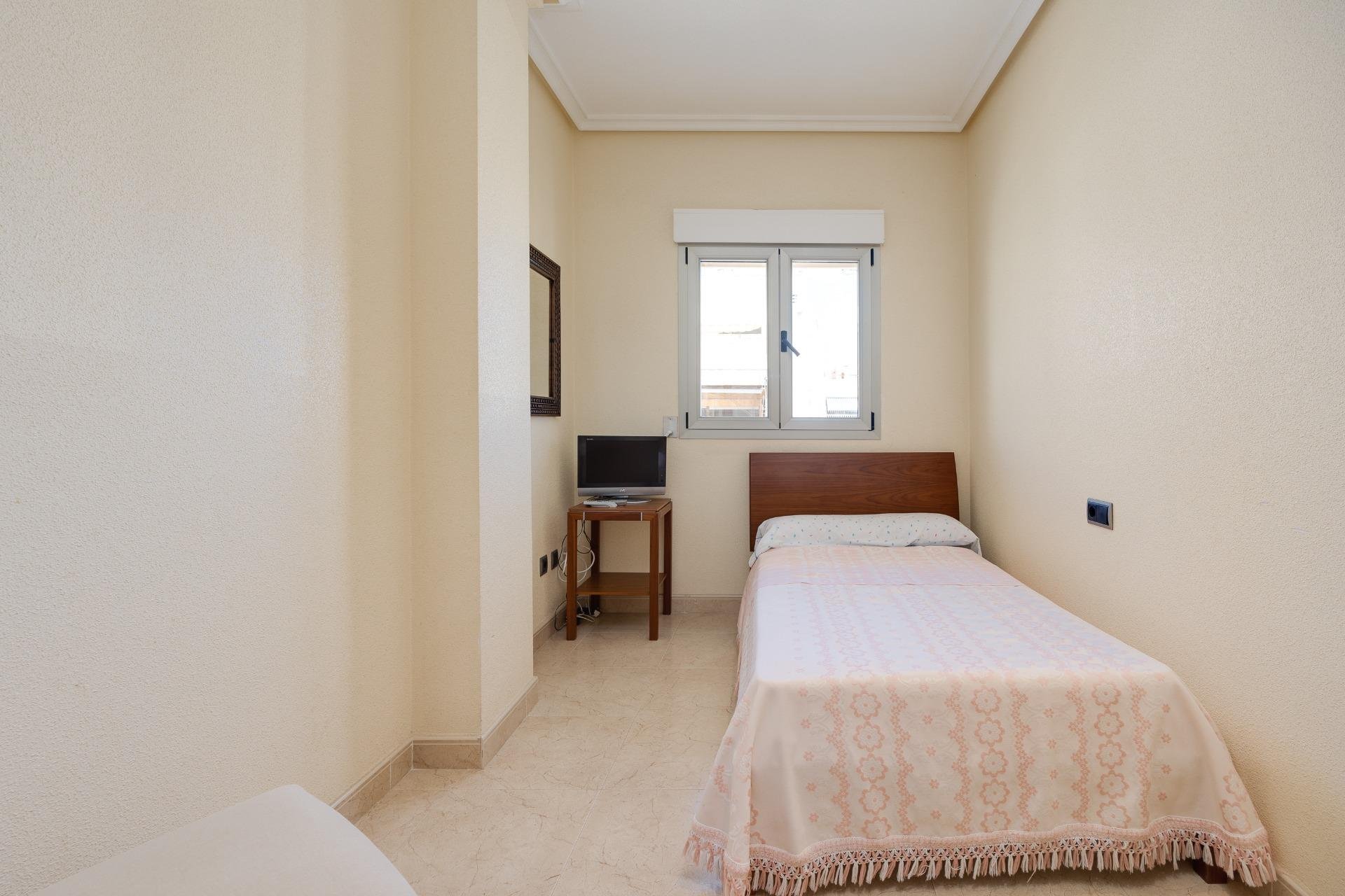 Revânzare - Apartament -
Torrevieja - Paseo Maritimo