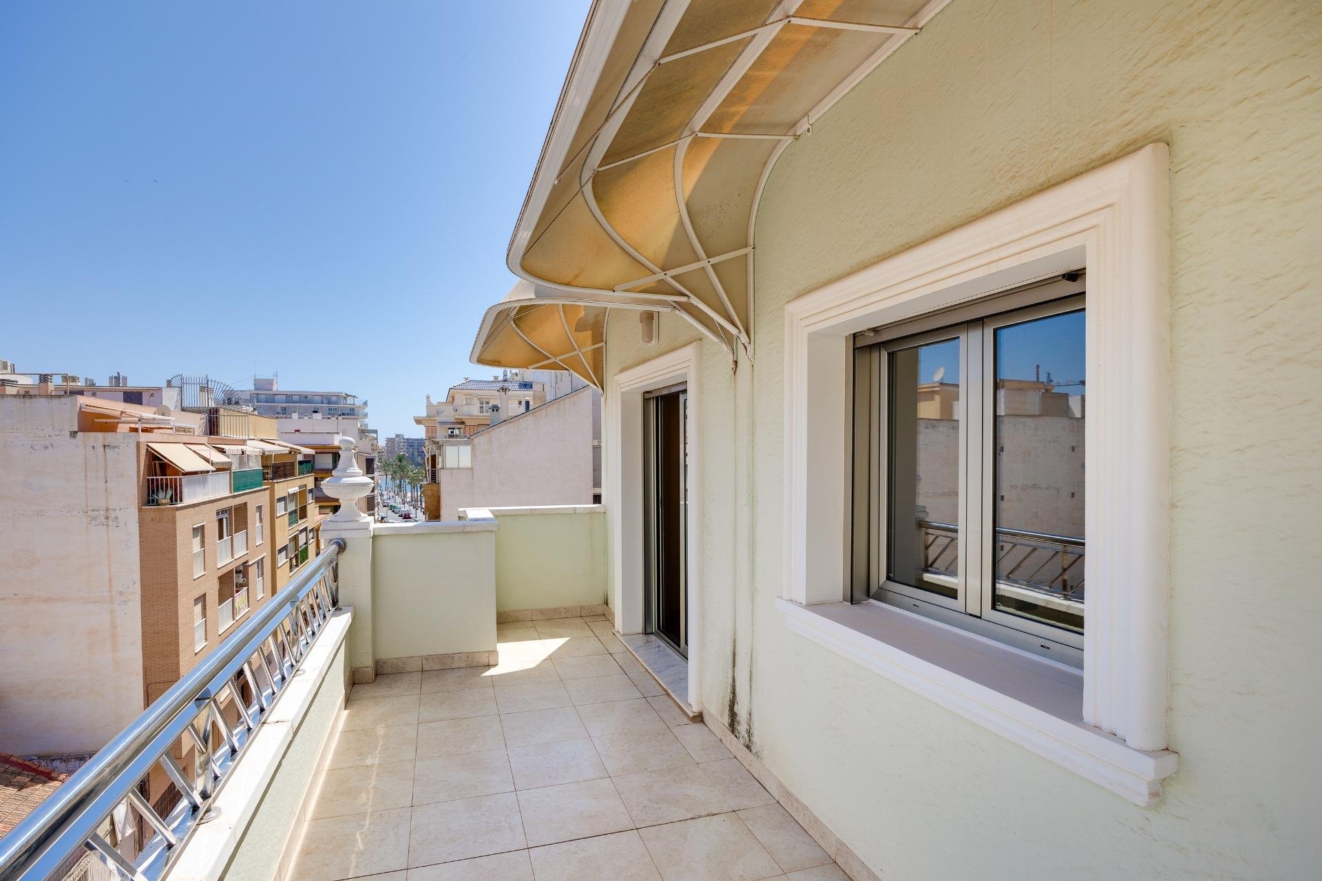 Revânzare - Apartament -
Torrevieja - Paseo Maritimo