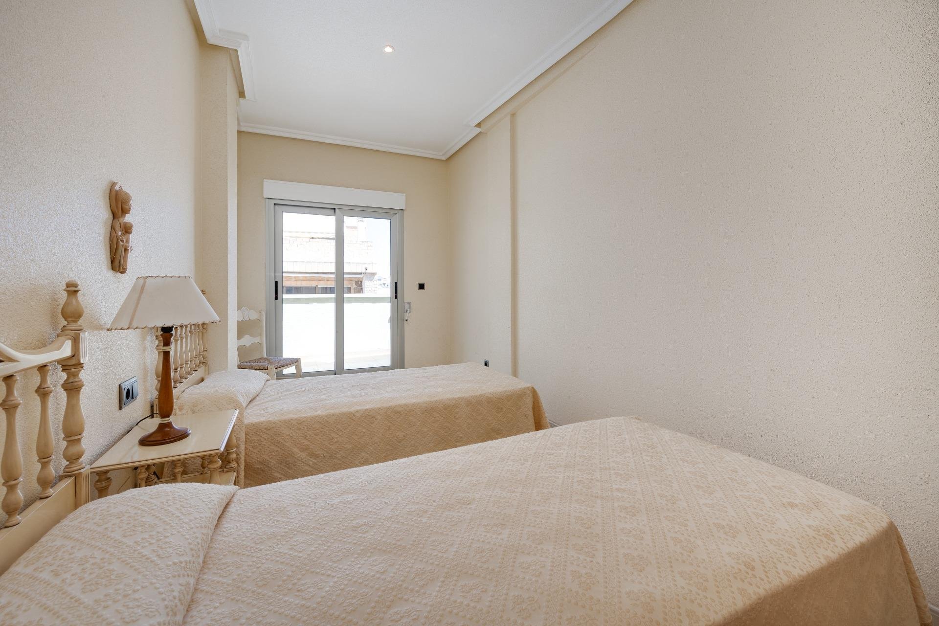 Revânzare - Apartament -
Torrevieja - Paseo Maritimo