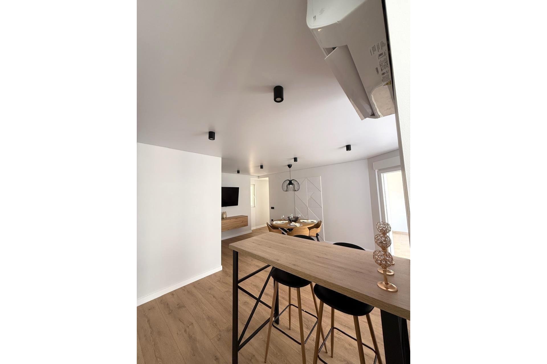 Revânzare - Apartament -
Torrevieja - Paseo Maritimo