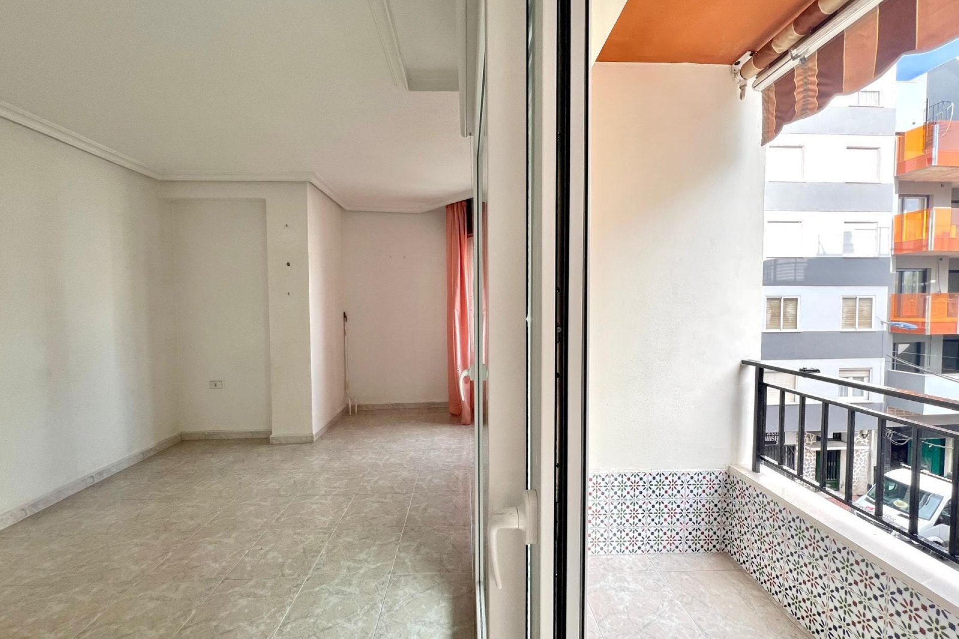 Revânzare - Apartament -
Torrevieja - Paseo Maritimo